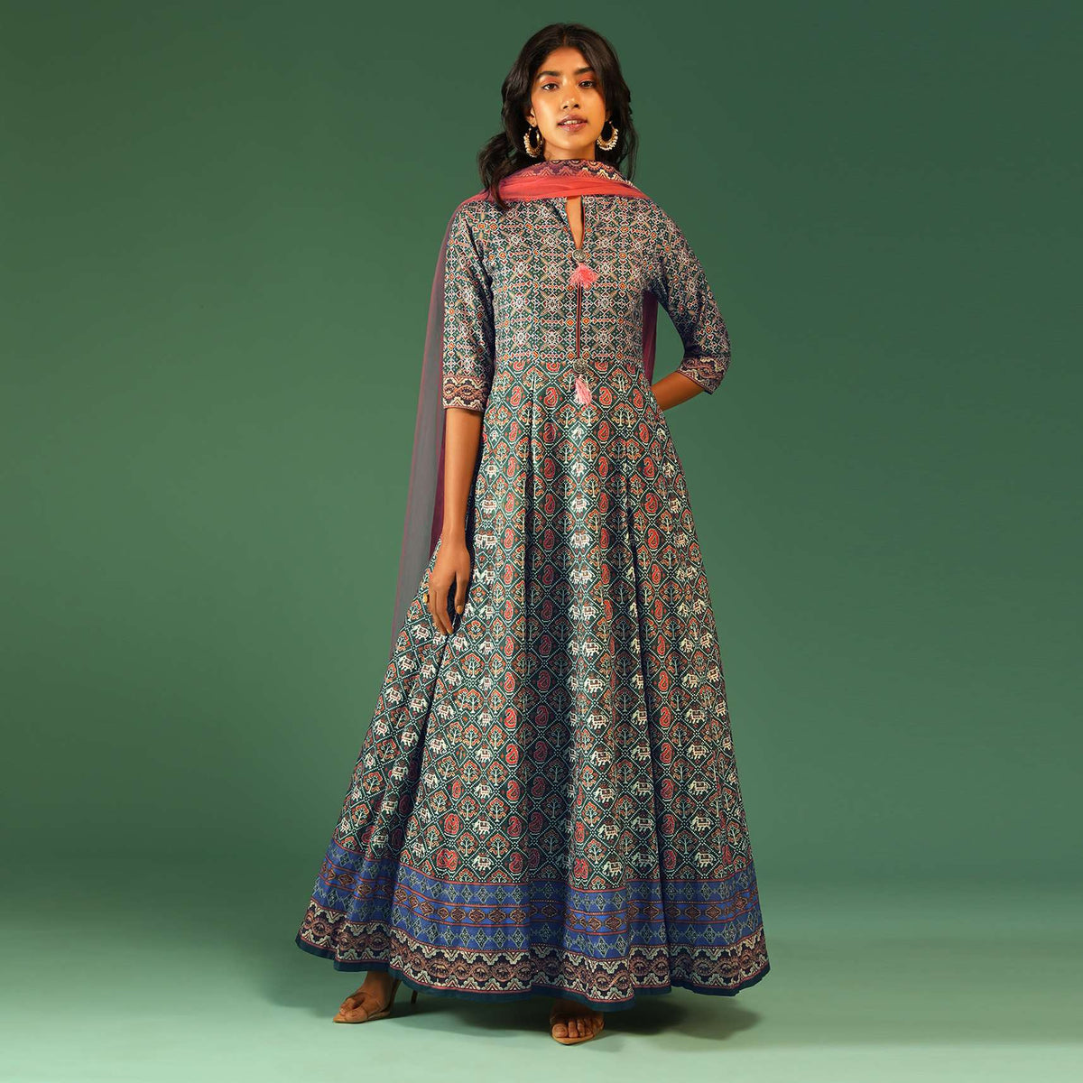 hunter-green-anarkali-suit-in-raw-silk-with-patola-print-and-kundan-detailing-along-with-a-pink-net-dupatta-online-kalki-fashion-m138gt2115y-sg72734_3_3124e7e5-131c-4bcd-ac1d-ced5bb66_acf38193-45e4-484b-8cc4-068eea12b9e8.jpg