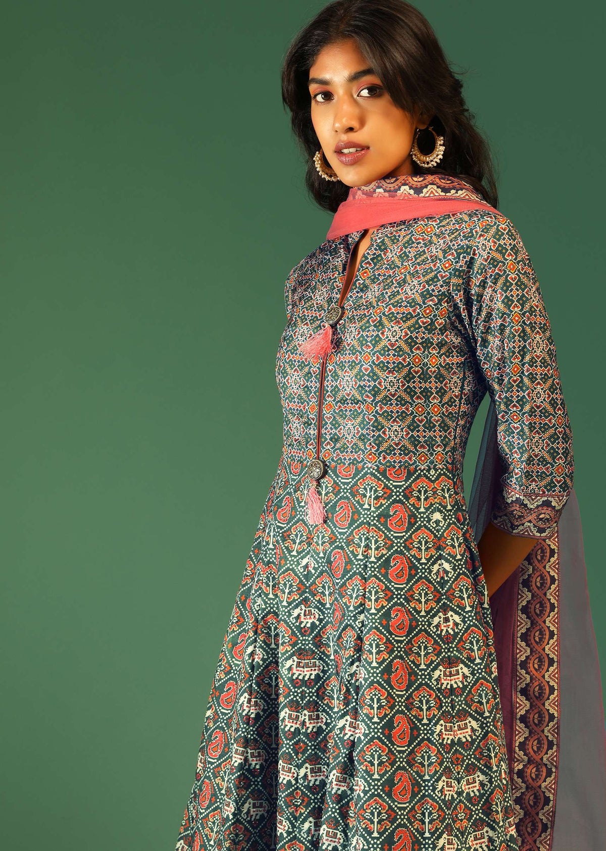 hunter-green-anarkali-suit-in-raw-silk-with-patola-print-and-kundan-detailing-along-with-a-pink-net-dupatta-online-kalki-fashion-m138gt2115y-sg72734_6_c8fb0dd2-5261-4530-b07c-1ee8e56d_c907b12b-1ac0-466f-9a7d-2f39e4920f35.jpg