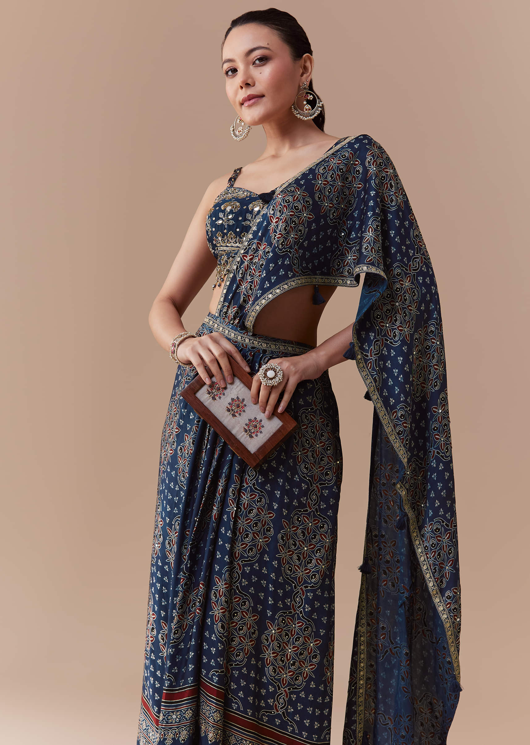 indigo-ready-pleated-ajrakh-print-saree-with-blouse-sg344999-4.jpg