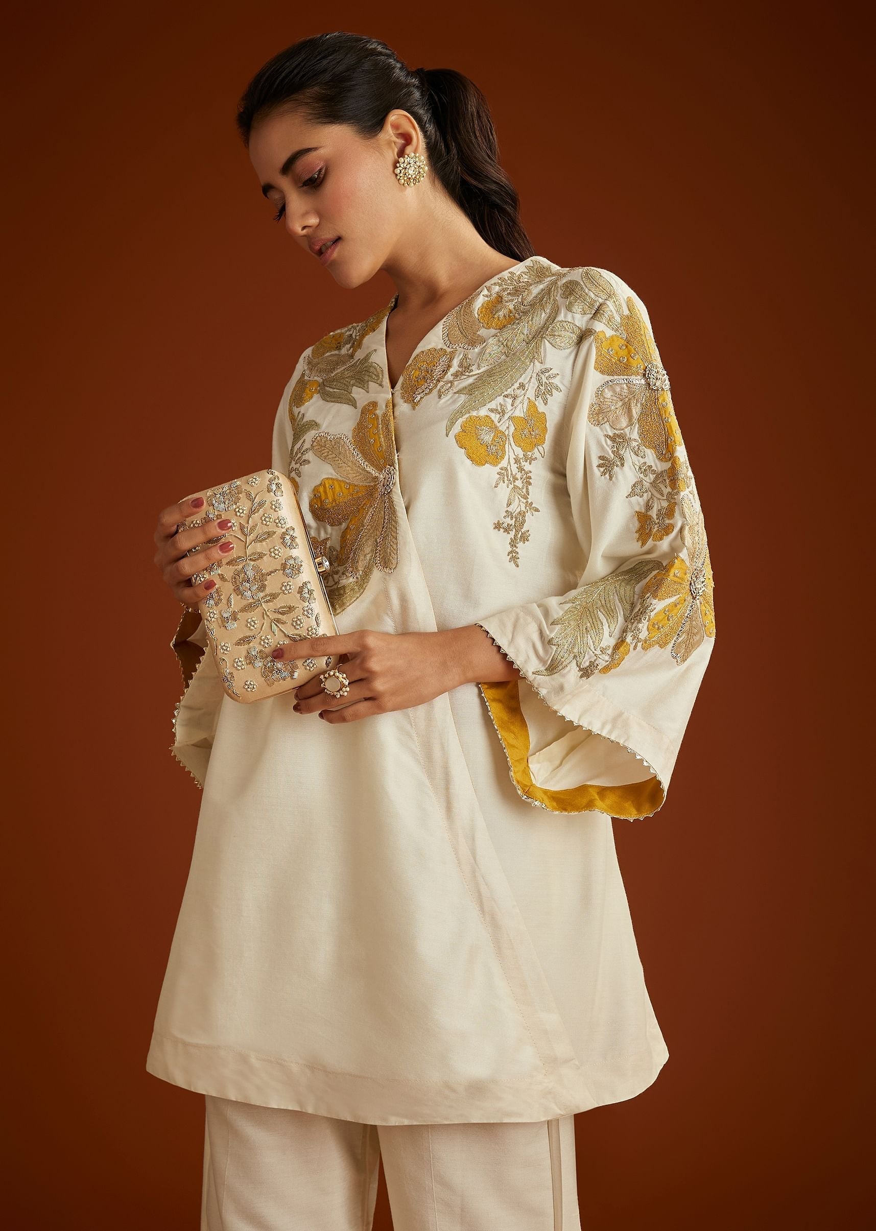 ivory-floral-applique-work-kurta-pant-set-with-gotta-lace-sg304467-4_00f806e7-d4f0-4597-9f28-652c817ff2d3.jpg