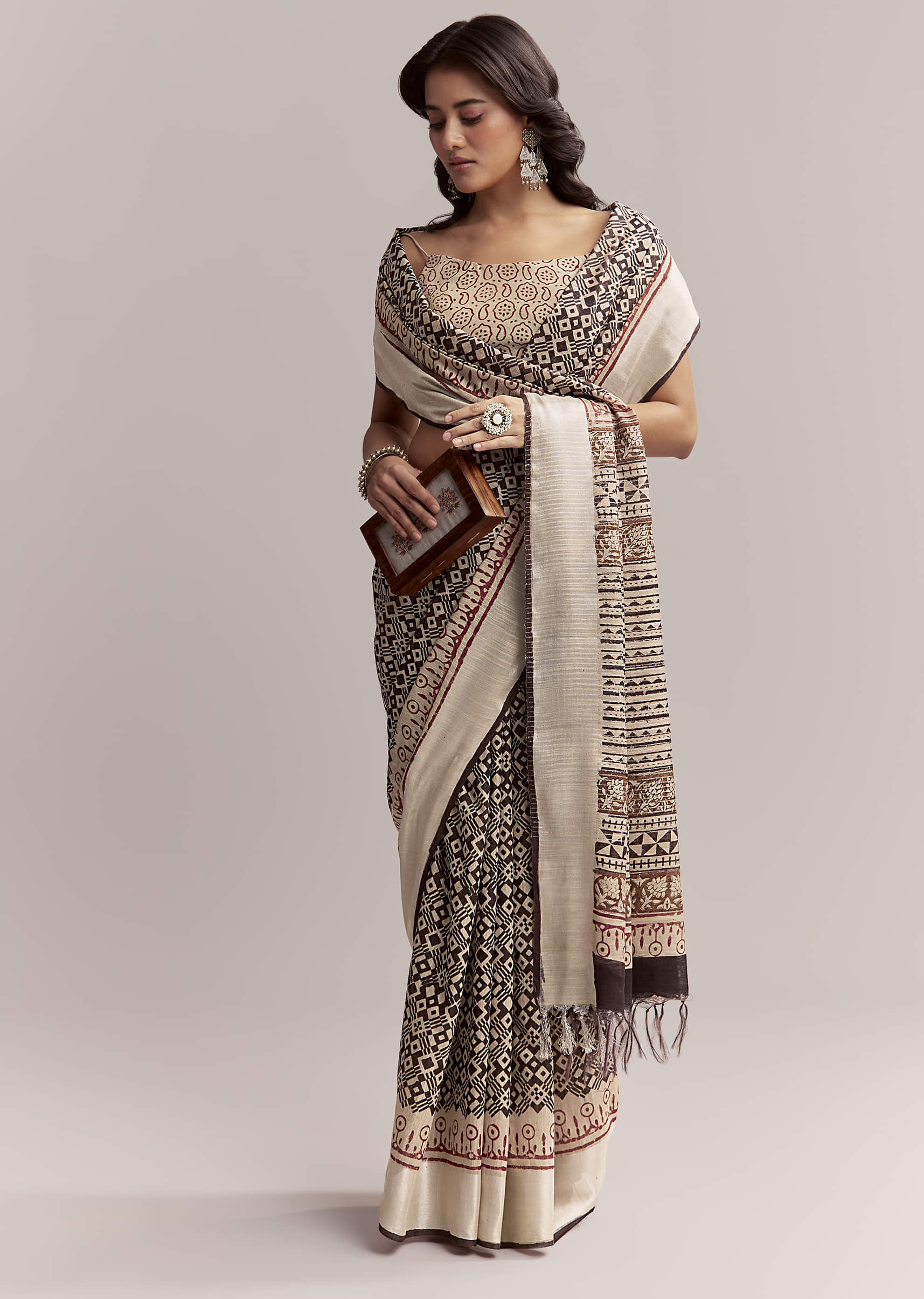 ivory-linen-printed-saree-with-authentic-ajrakh-print-sg312204-1_1663b8cb-5487-4c88-bc2f-55ffc738deea.jpg