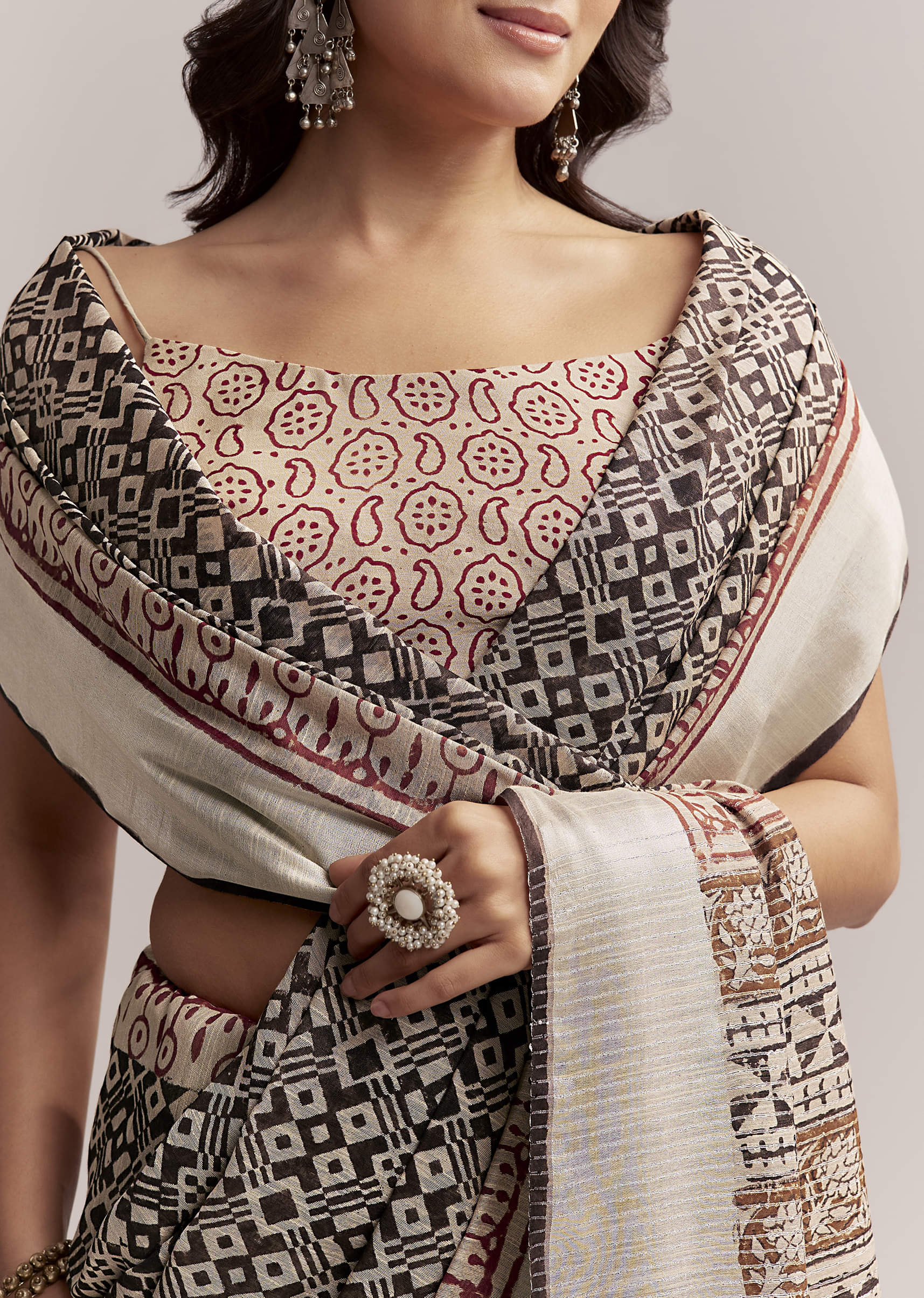 ivory-linen-printed-saree-with-authentic-ajrakh-print-sg312204-2.jpg