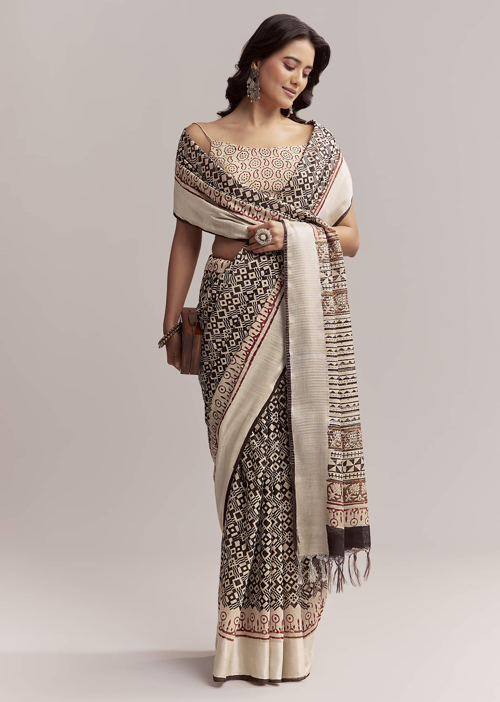 ivory-linen-printed-saree-with-authentic-ajrakh-print-sg312204-3.jpg