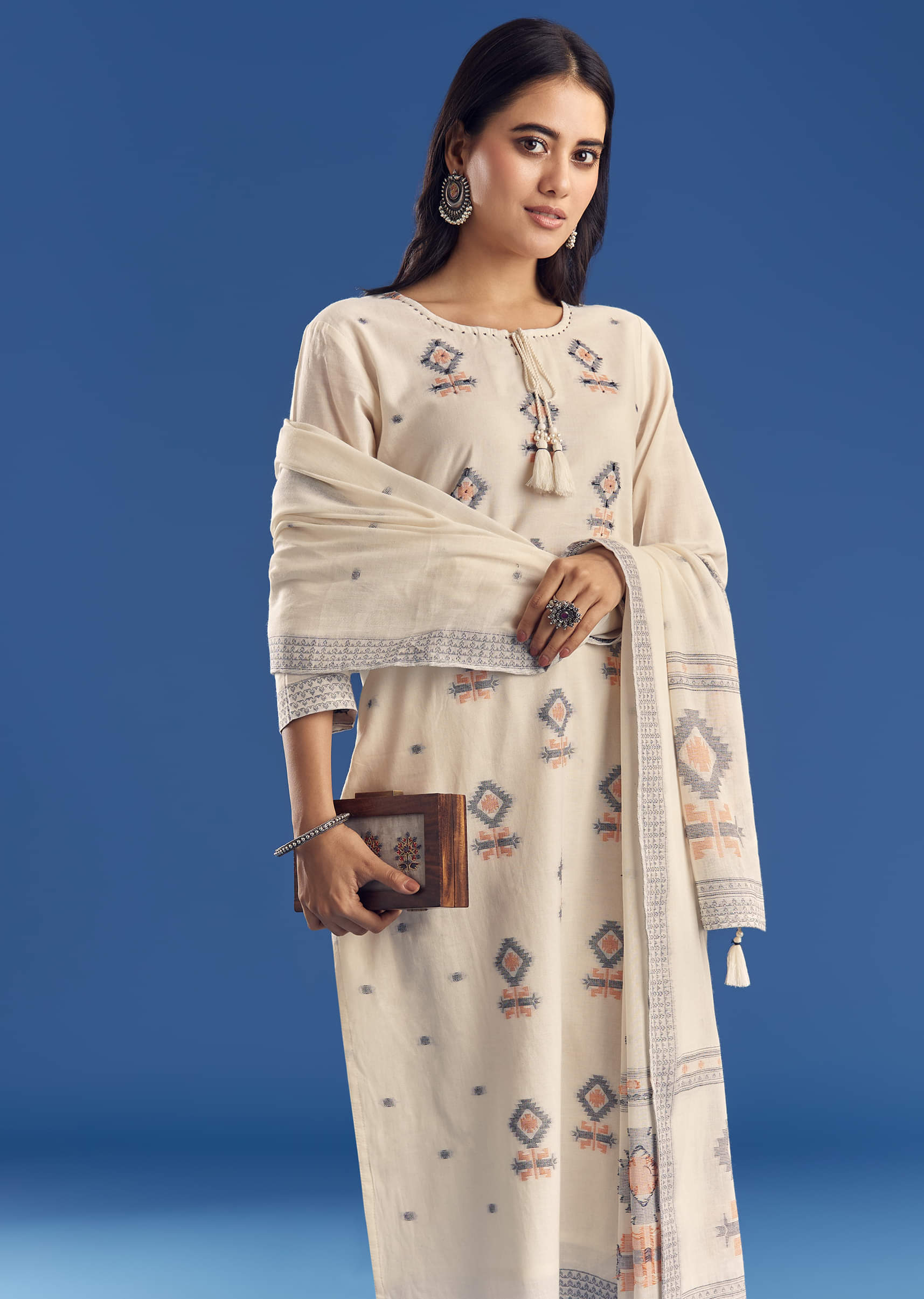 ivory-mul-cotton-kurta-set-with-thread-weaving-and-dupatta-sg315458-4_607313d4-c8a4-4cee-8f3c-c43e58662e23.jpg