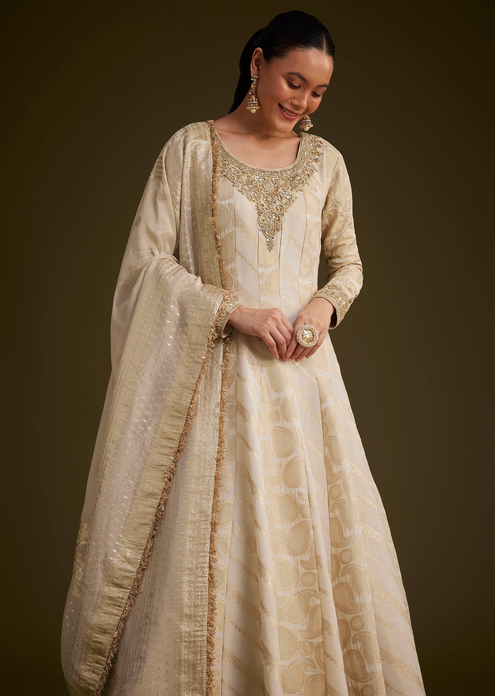 ivory_banarasi_tissue_anarkali_with_gotta_work-sg281702_4_dfa295d1-37e1-48d2-9b0f-bc271a37ba6b.jpg