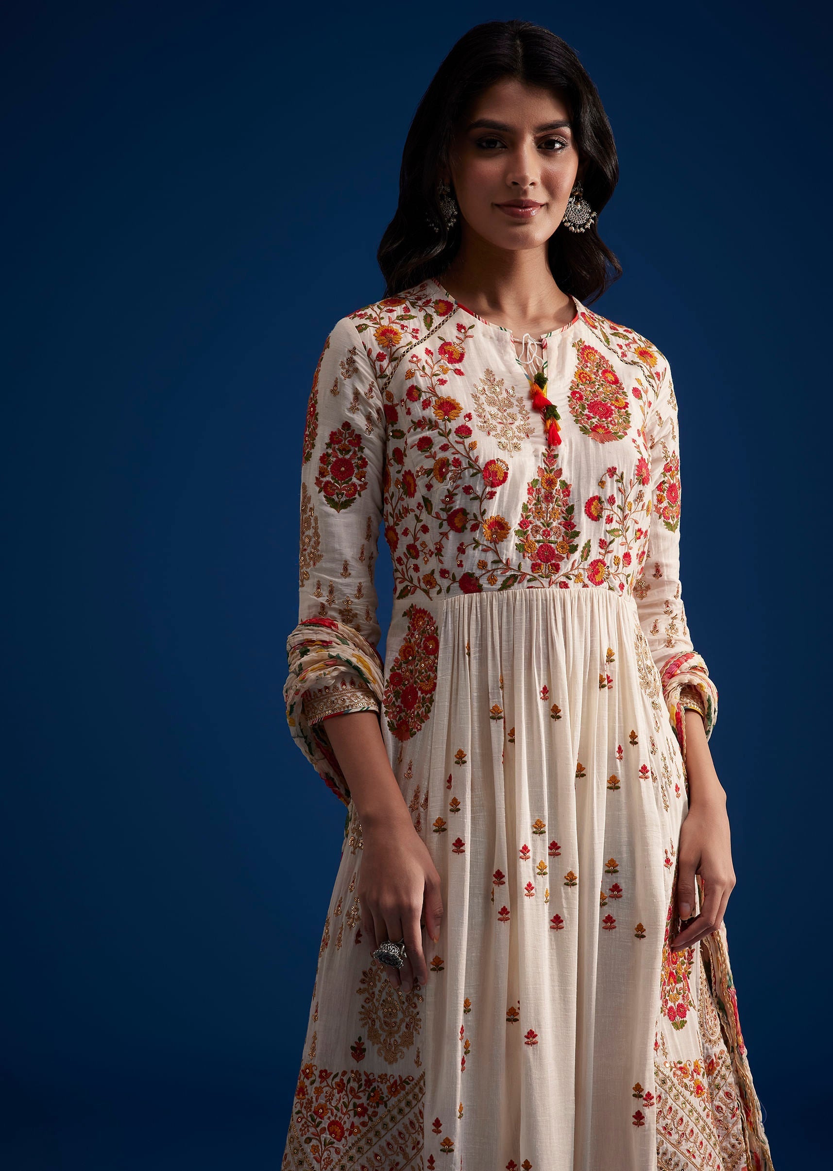 ivory_linen_kurta_set_with_floral_resham_work-sg291931_9_adc66861-3334-4d0c-95d9-db1453f94b5c.jpg
