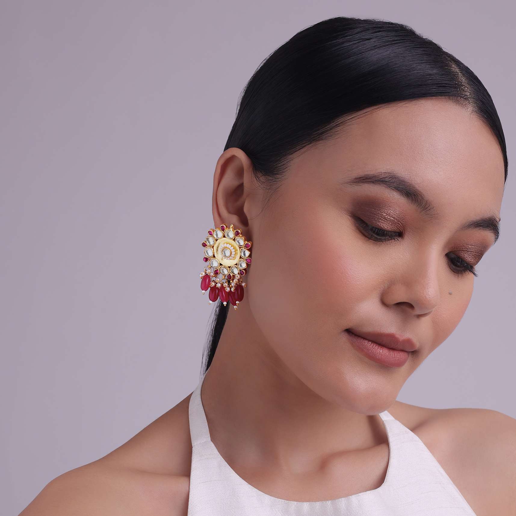 jadau_kundan_earrings_with_diamonds_and_ruby-sg145799_3_97f21284-7979-4c71-adf8-b0a62c960fa4.jpg