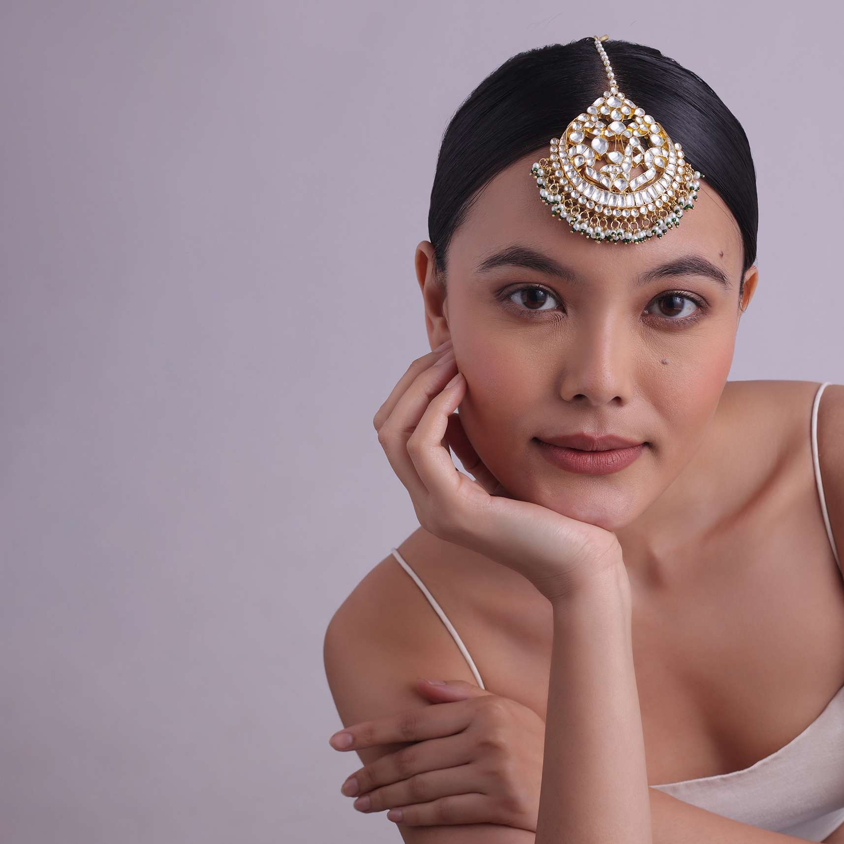 jadau_kundan_maangtika_with_cut_diamond_stones-sg145790_3_6fec5669-3806-4d94-ba1e-7ade1d383e98.jpg