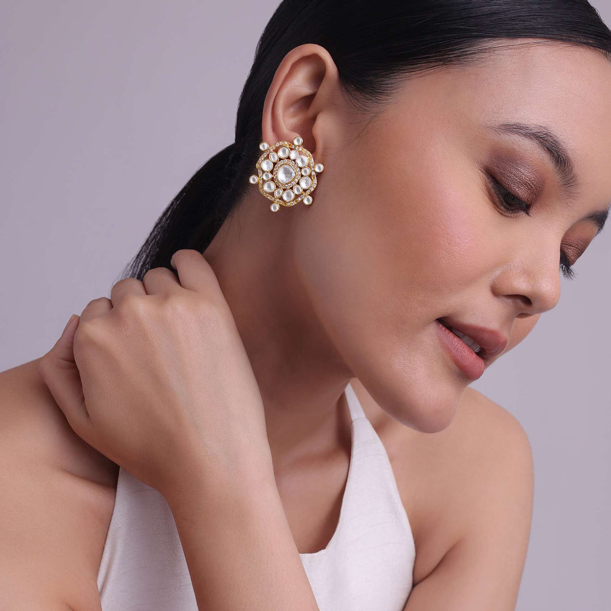 jadau_kundan_stud_earrings_in_gold_finish-sg145808_3_26f1d030-fa5b-42e2-a261-72634922a376.jpg