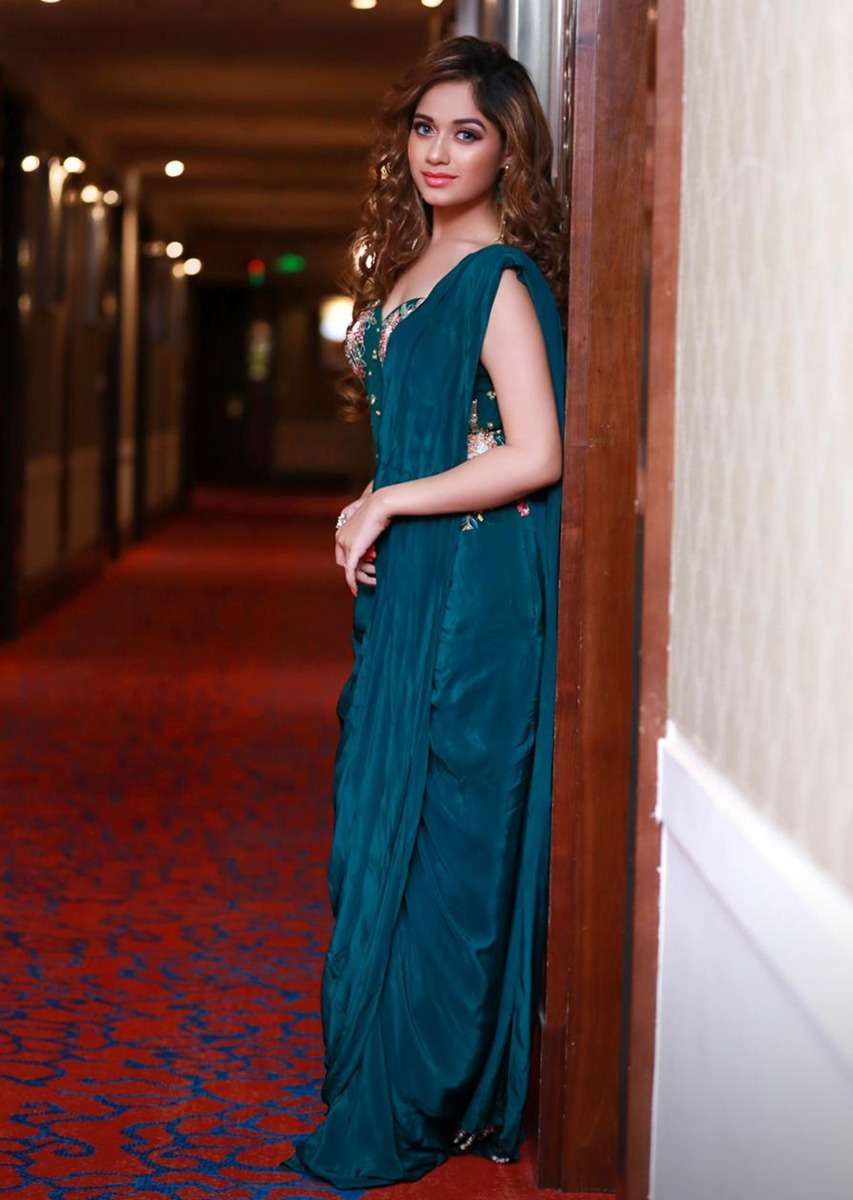 jannat_zubair_in_kalki_teal_green_ready_pleated_saree_with_long_hand_embroidered_net_blouse_3__1_8f81670d-01e3-4ce5-8386-f71d017b8f74.jpg