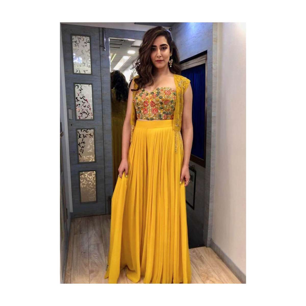 jonita-gandhi-in-kalki-dustan-sun-mustard-palazzo-in-georgette-with-strapless-corset-and-embroidered-net-jacket-with-tassels-485800_2_6f0052e5-161c-41a4-b542-5a2709466dd9.jpg