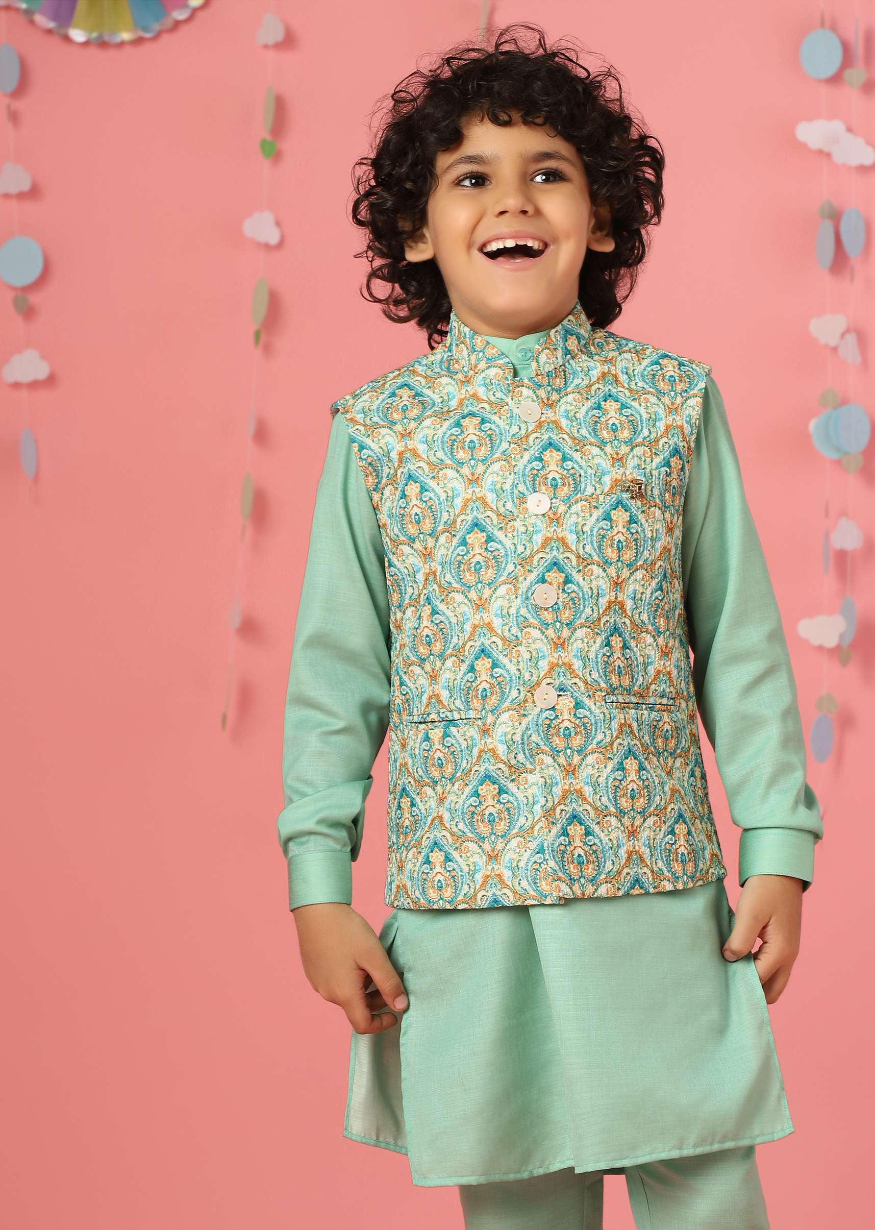 kalki_ice_green_kurta_set_in_silk-sg137923_5_06a86ef7-1a10-4110-8ebb-5e71e581f2ba.jpg