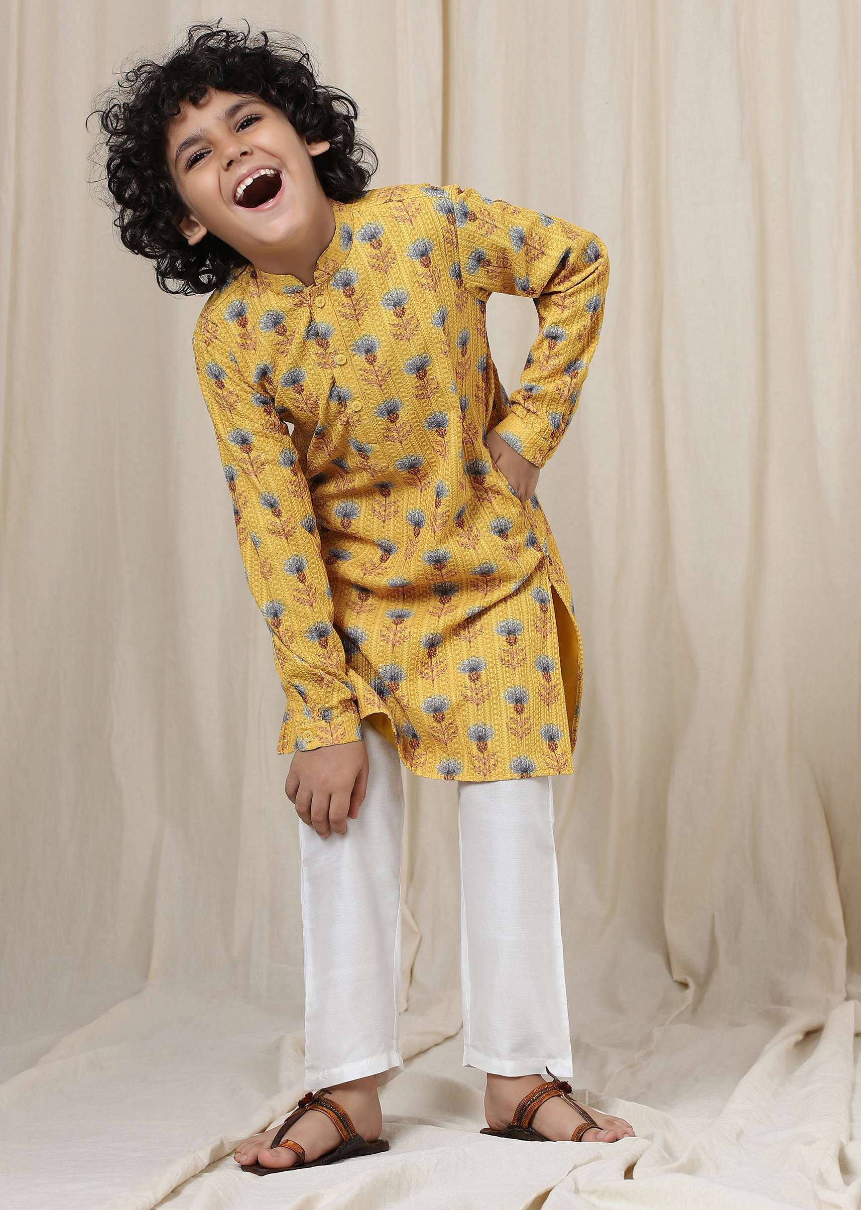 kalki_mimosa_yellow_kurta_set_in_silk-sg137741_3_6d008d3b-62ed-4120-ba84-ceac81049fca.jpg