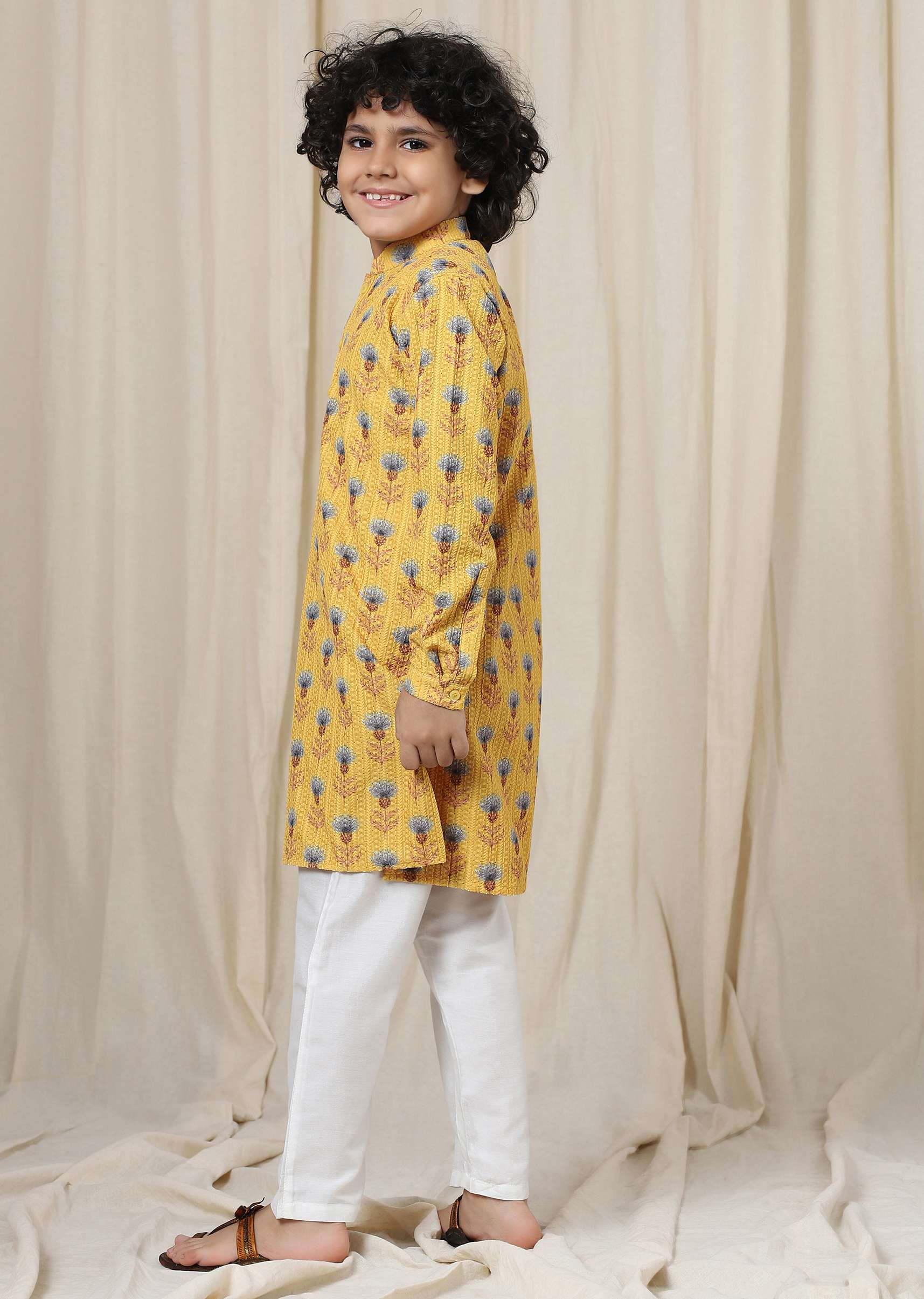 kalki_mimosa_yellow_kurta_set_in_silk-sg137741_6_43b7af6c-5b5c-4759-a43b-e1c7063db821.jpg