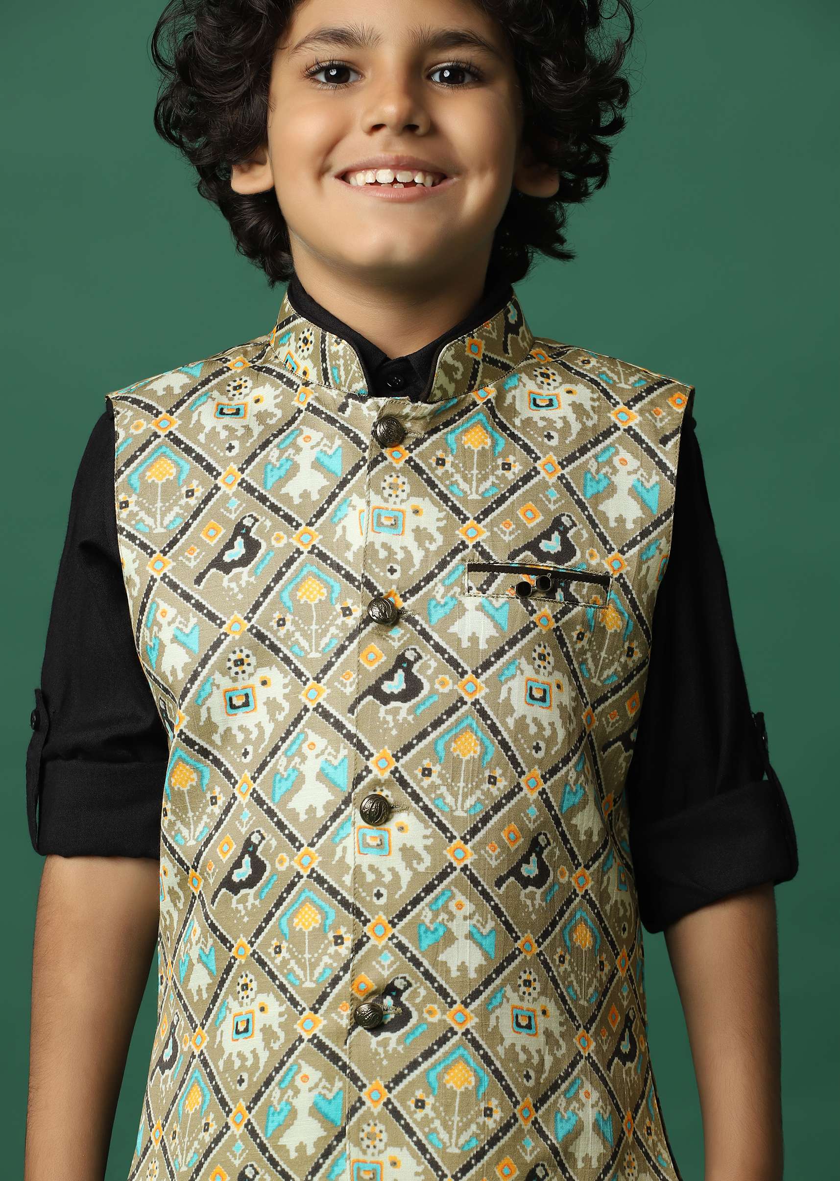 kalki_multicolor_bandi_jacket_and_black_kurta_set-sg141798_5_bc1102f4-2136-443b-897b-085db5f37631.jpg