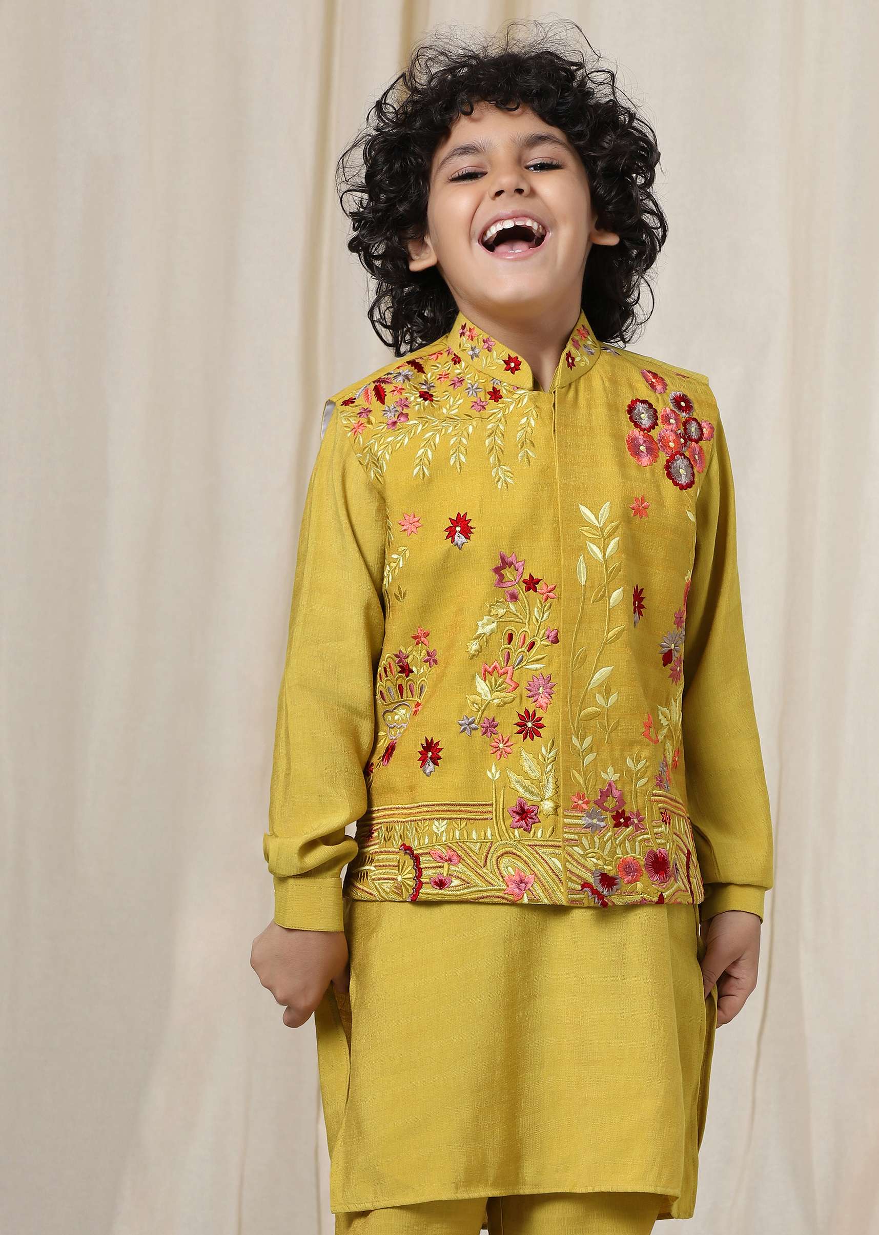 kalki_sulphur_yellow_embroidered_bandi-sg137657_2_b1641f68-c73f-4a8f-ac09-866ee0b8f2c0.jpg