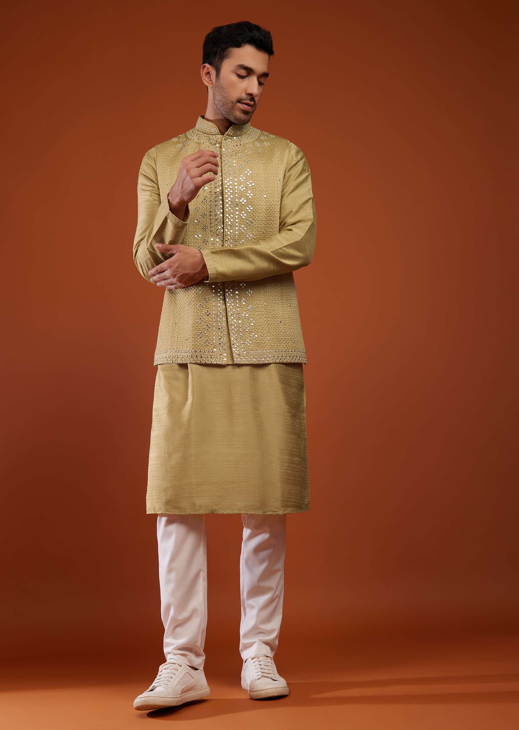 kalki_wherat_beige_embroidered_bandi-sg121218_4_87016394-47ba-4501-9b0c-7973063a6d78.jpg