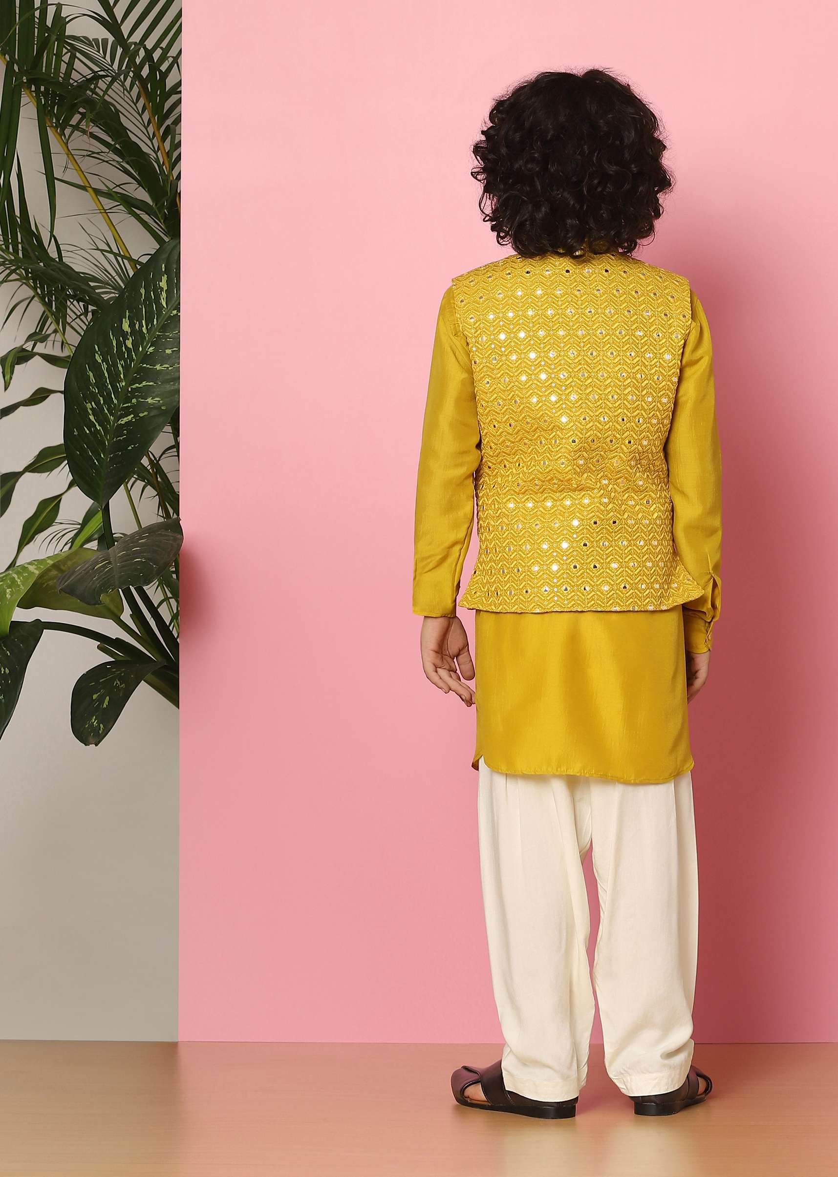 kalki_yellow_embroidered_bandi_jacket_set_with_abla-sg141731_5_2b0316bf-0b97-4b5c-8e3d-d48ad7347a22.jpg
