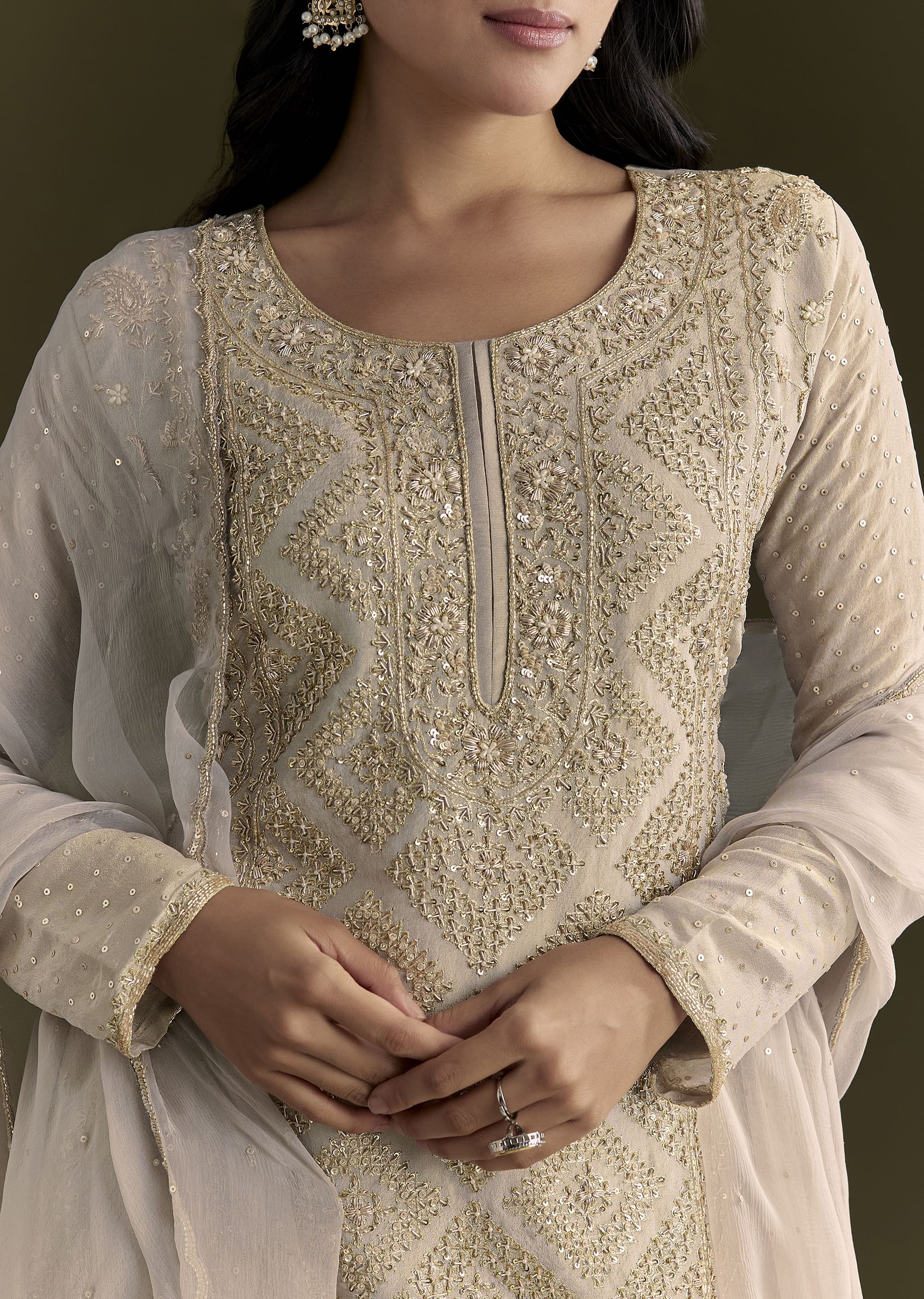 light-grey-cutdana-zardosi-embroidered-kurta-with-scallop-border-dupatta-sg310017-3_8eb7020e-a7bb-42ea-abec-1c0e5e5dab5c.jpg
