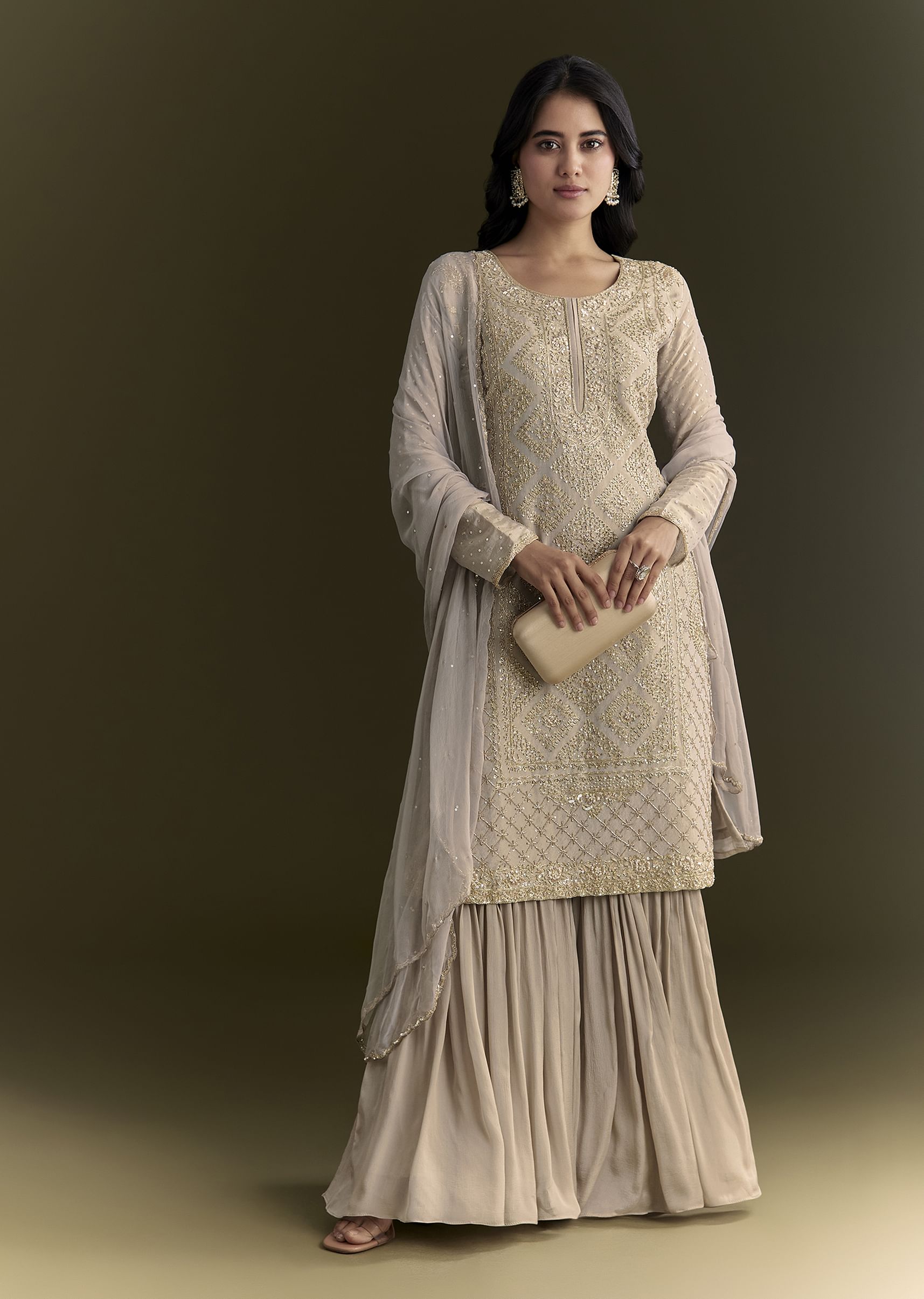 light-grey-cutdana-zardosi-embroidered-kurta-with-scallop-border-dupatta-sg310017-4_317bc315-2d85-4068-8b3c-5f2bffb6b4f4.jpg