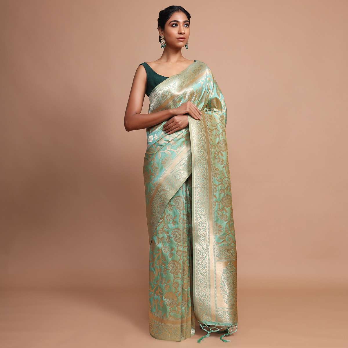 light_green_banarasi_saree_in_silk_with_weaved_floral_jaal_online_-_kalki_fashion-v00225y-sg43685_3da0abb6-eeb6-4f43-9aa9-2b2b4e29b6fe.jpg