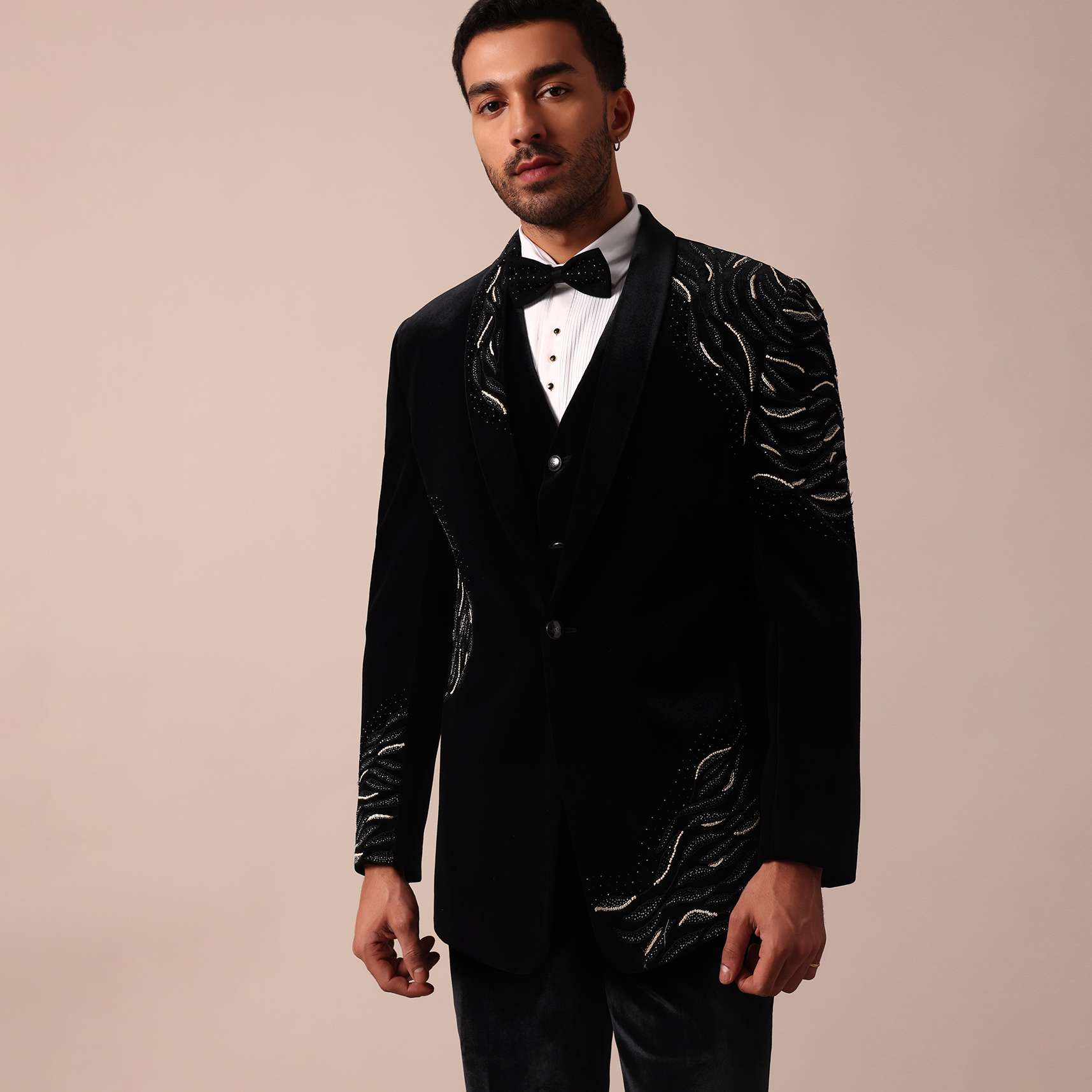 luxe_black_tuxedo_for_men-sg203649_5_1b9f8ecf-9899-4d8d-ad00-20c20c5da8f3.jpg