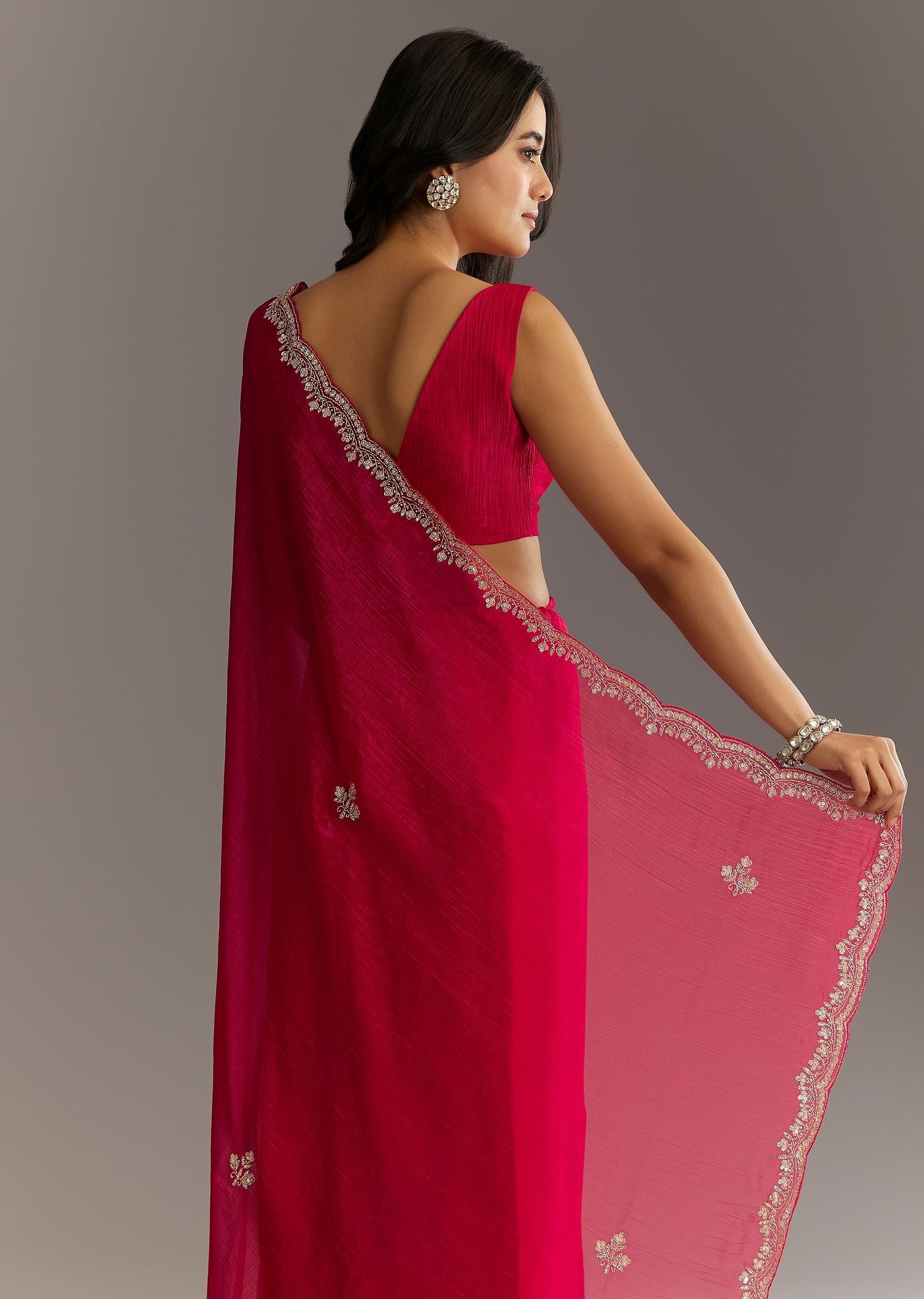 magenta-crushed-tissue-saree-with-cutdana-and-scallop-border-sg294669-4_f783cfeb-2c7d-453f-8b73-33b009a66a08.jpg