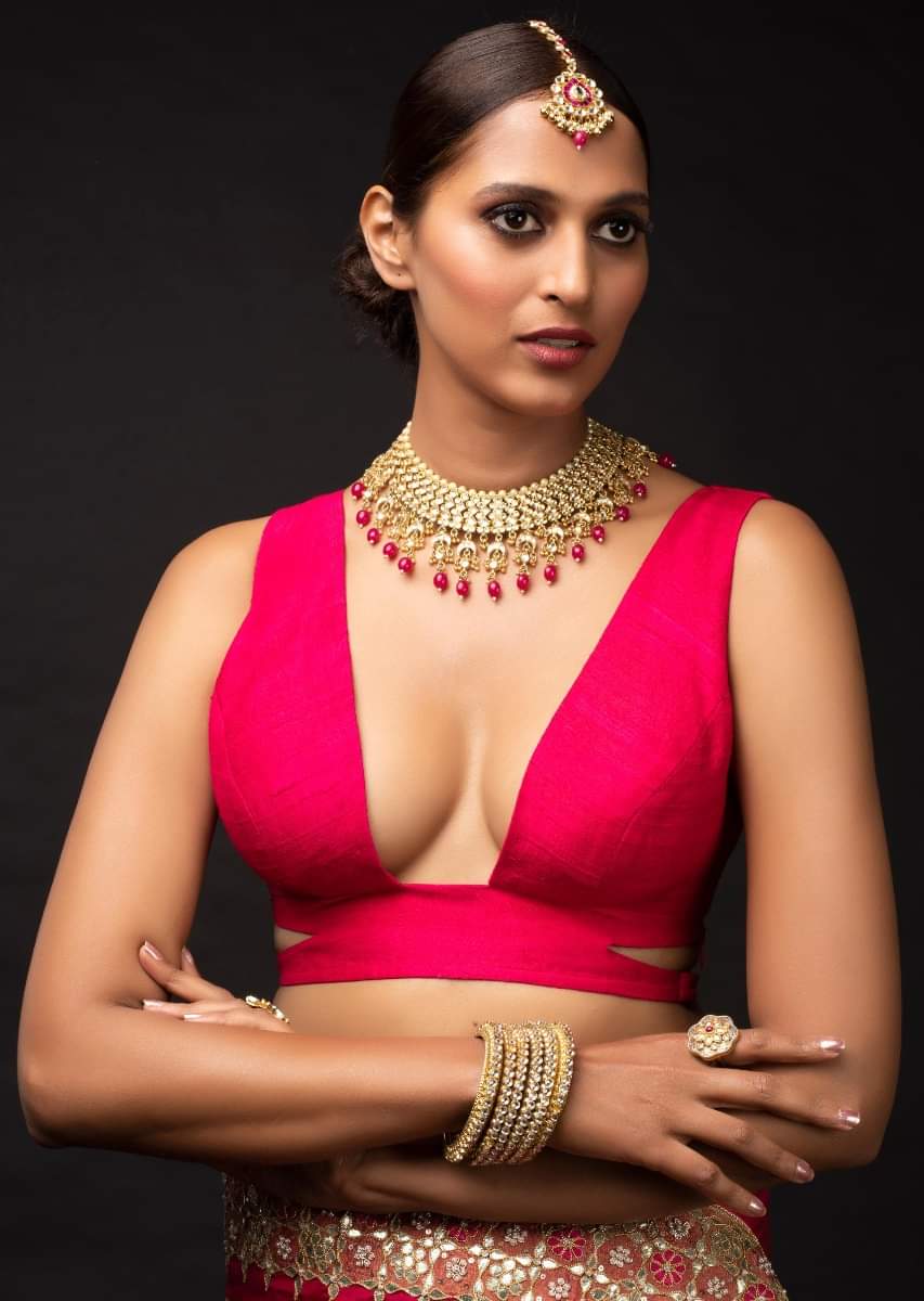 magenta-sleeveless-blouse-in-raw-silk-with-a-plunging-trapeze-neckline-online-kalki-fashion-m001ra271y-sg29489_1_bfb7742c-2da6-490a-942a-ff2897b5010f.jpg
