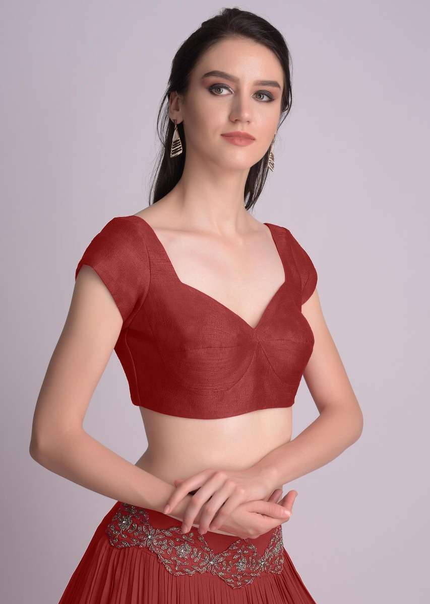 maroon-blouse-in-raw-silk-with-sweet-heart-neckline-online-kalki-fashion-m001509619y-sg31225_4_689871f7-6fdd-4e8f-aca4-da3356fe4067.jpg