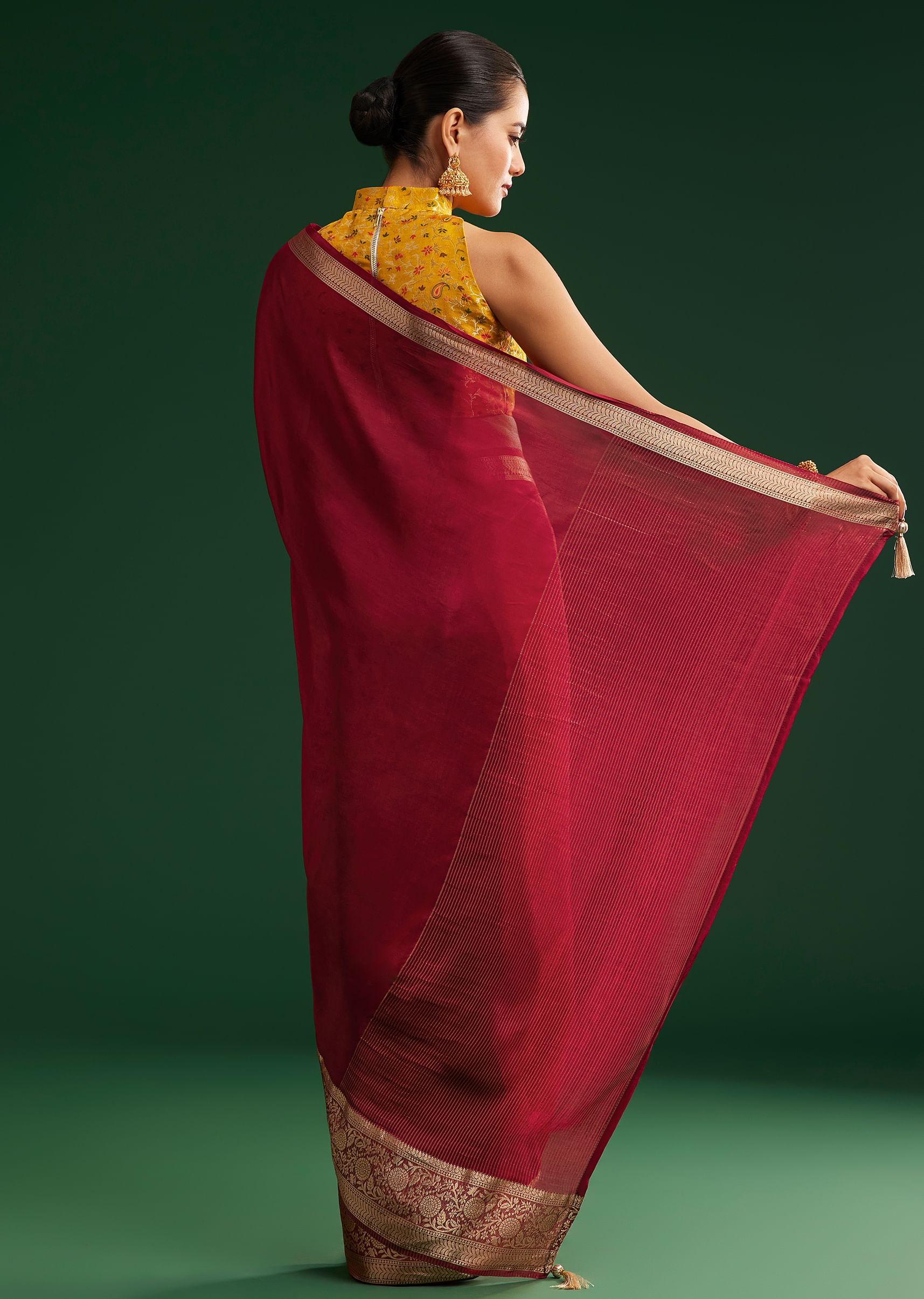 maroon-dola-silk-saree-with-zari-woven-border-and-pallu-sg292400-4_e59c2af5-5b8a-43fd-a593-0e666da6fc48.jpg