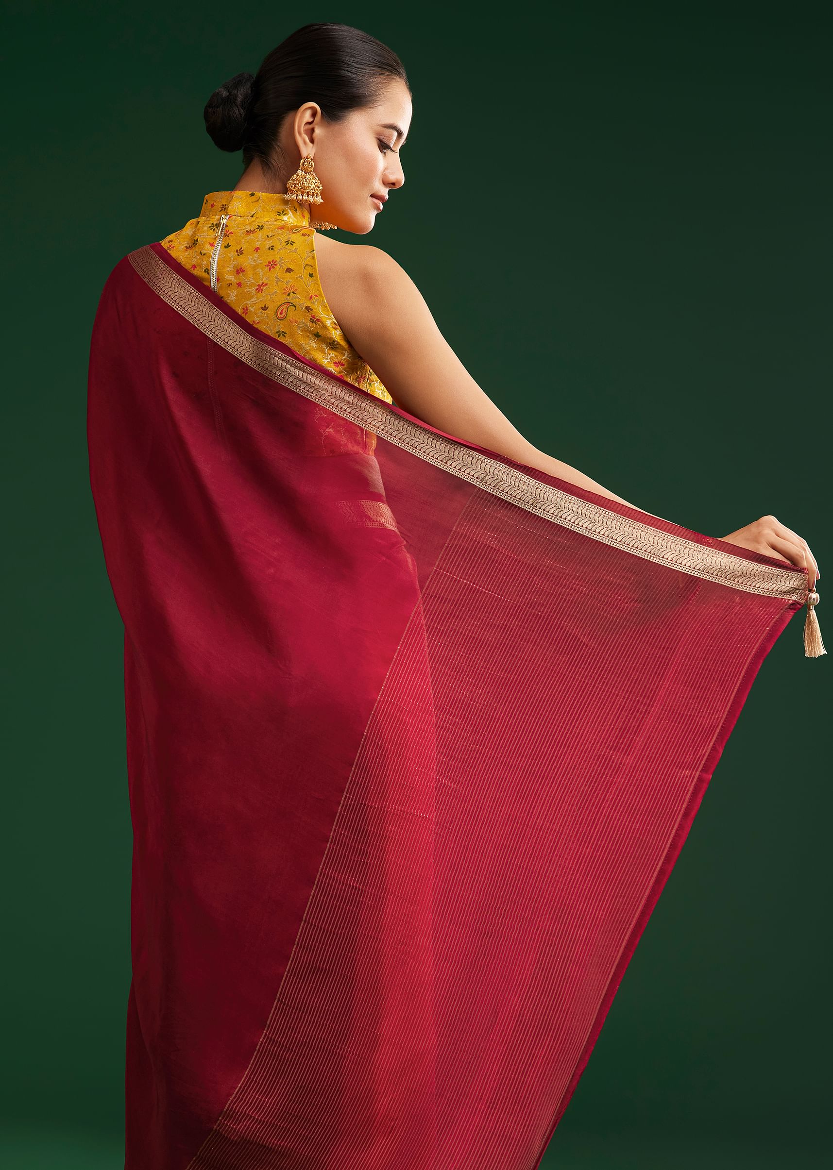 maroon-dola-silk-saree-with-zari-woven-border-and-pallu-sg292400-6_72cde1eb-b7ae-42ee-8dbb-70eaf31396f2.jpg