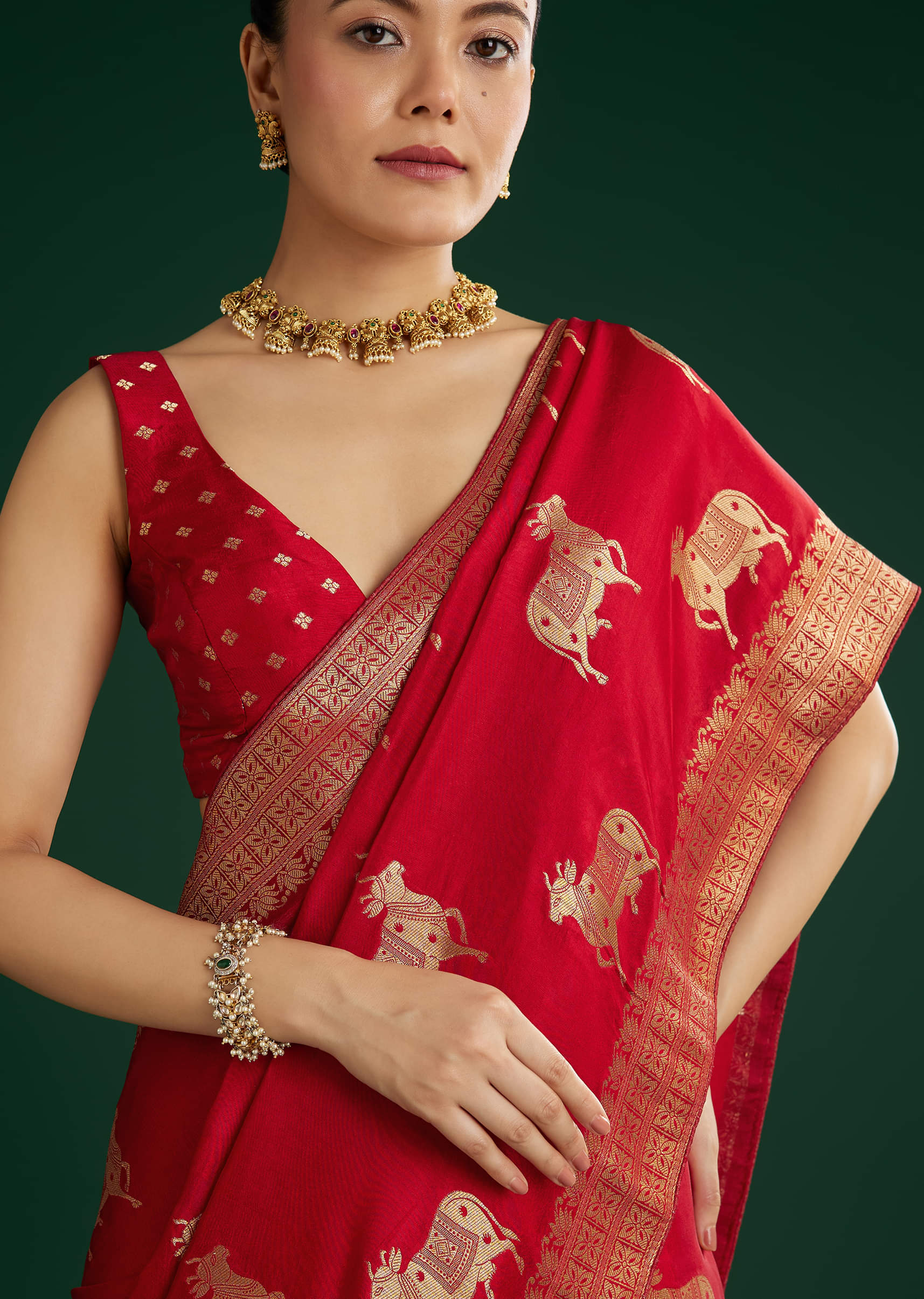 maroon-dola-silk-saree-with-zari-woven-border-sg311885-2_f3744bed-74cf-4c1e-a85e-9229f9474ea8.jpg