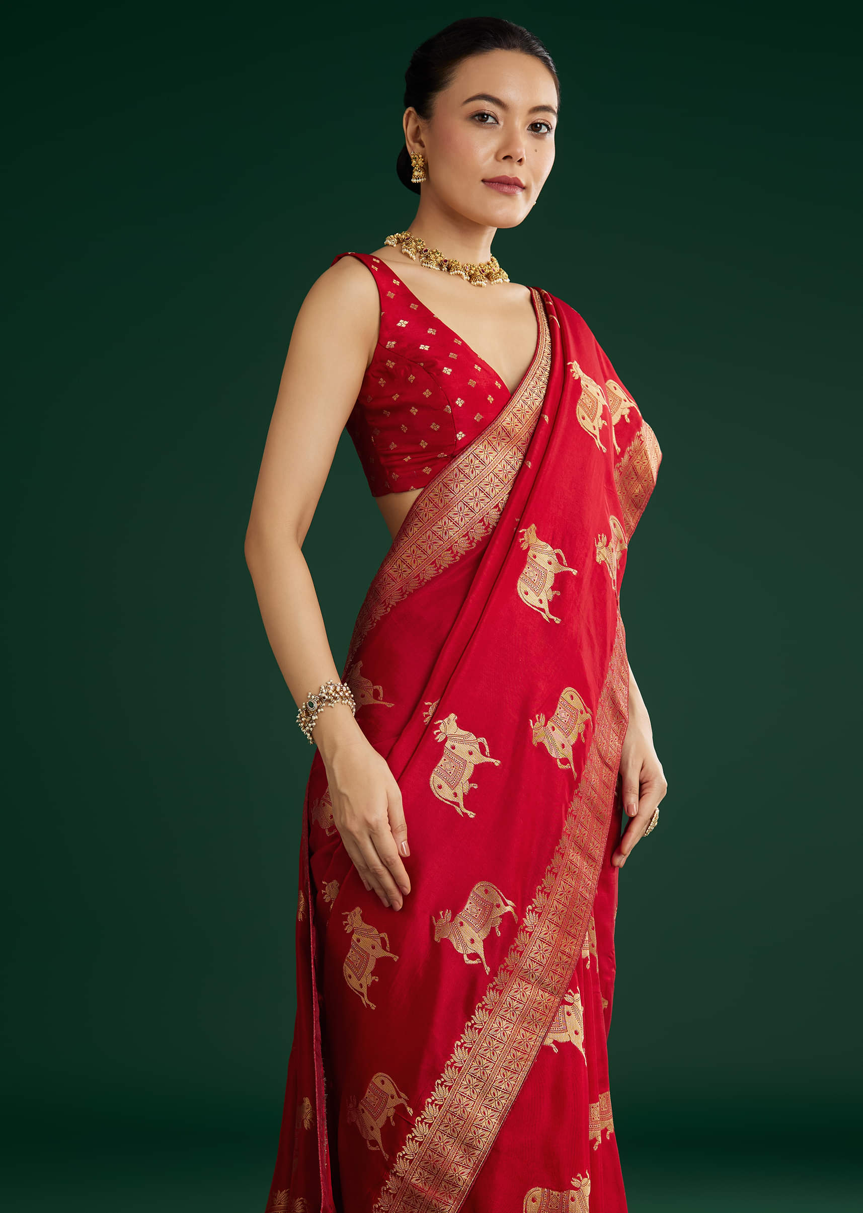maroon-dola-silk-saree-with-zari-woven-border-sg311885-5_bf8ca15d-4cac-40a5-86f0-cdd11e3217d5.jpg