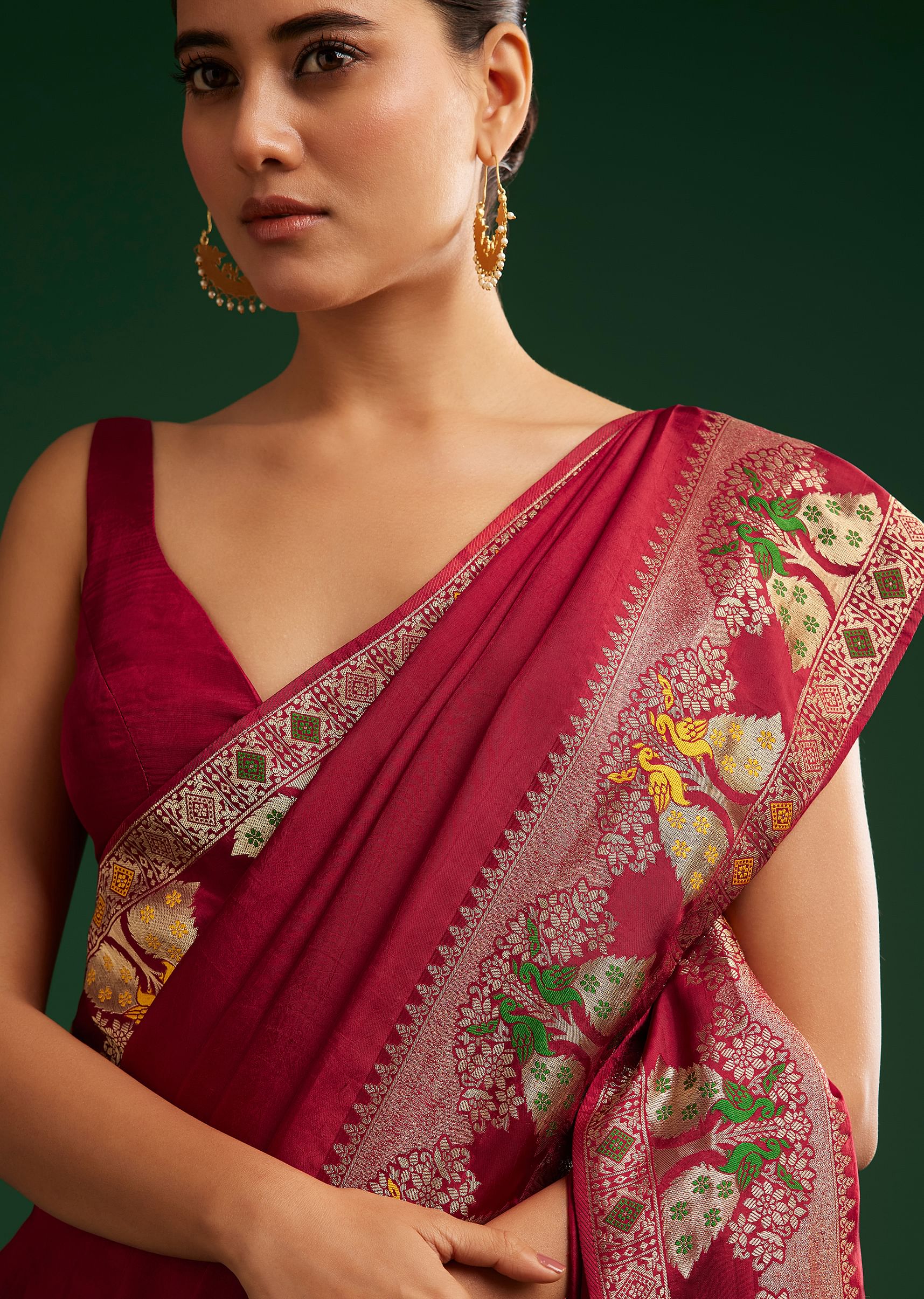 maroon-georgette-saree-with-zari-and-multicolour-thread-accents-sg292691-5_810561e6-79a2-4e9d-9706-6863bacea062.jpg