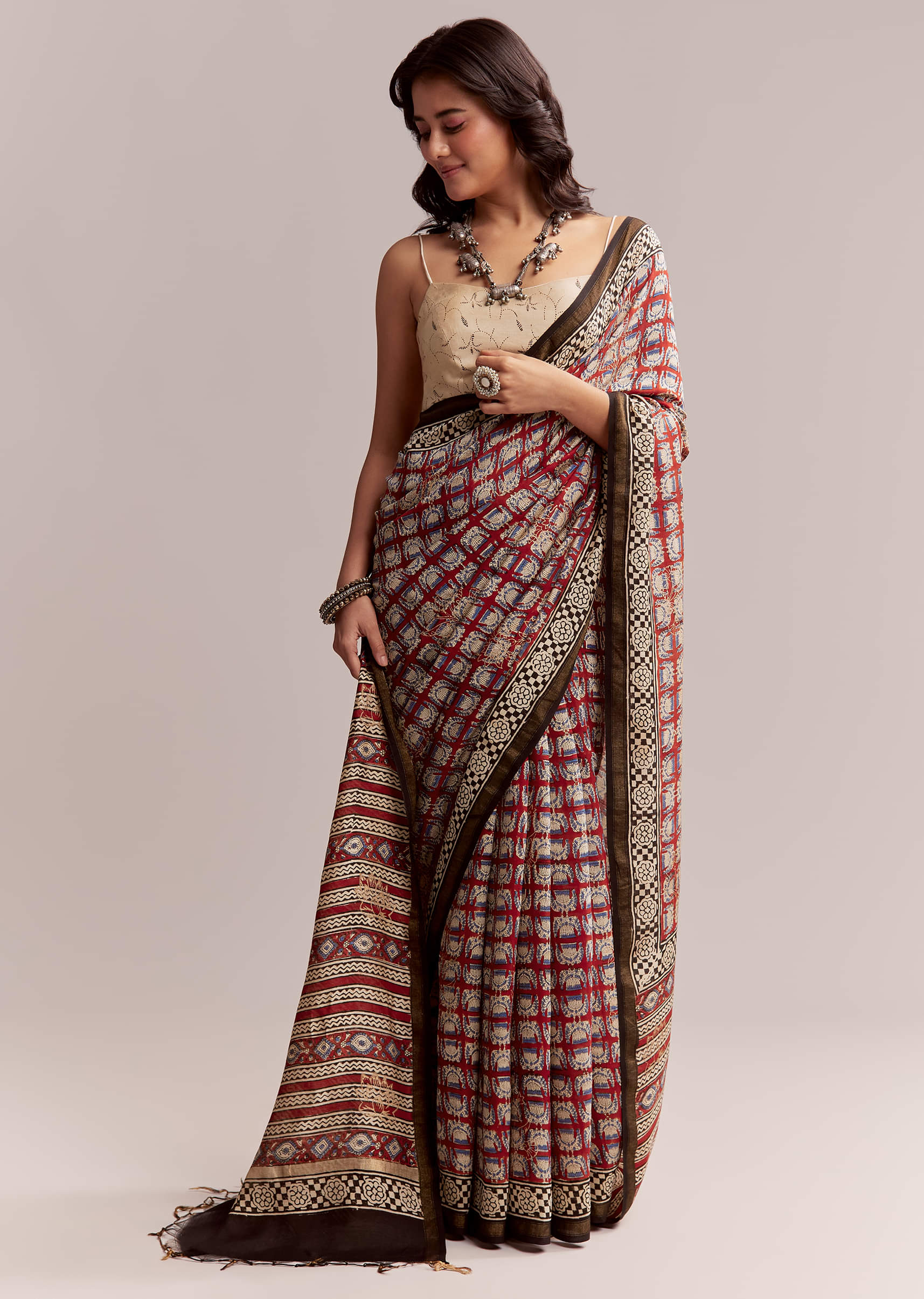 maroon-linen-printed-saree-with-traditional-ajrakh-print-sg311977-3.jpg
