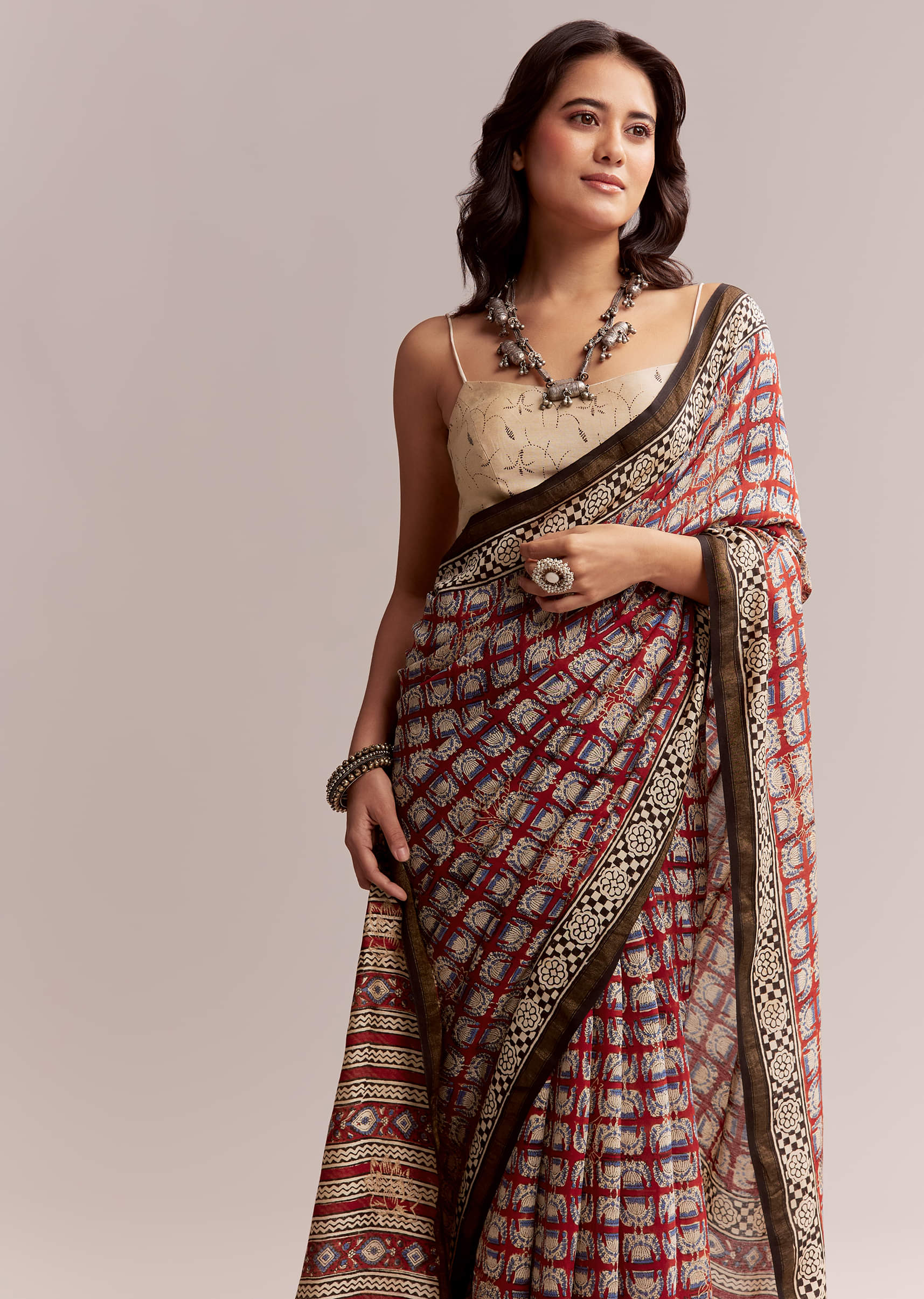 maroon-linen-printed-saree-with-traditional-ajrakh-print-sg311977-5.jpg