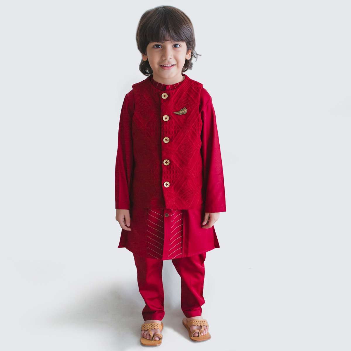 maroon-monotone-kurta-set-with-zari-embroidery-and-jacquard-bundi-by-tiber-taber-sg45414_392bef03-9236-4f24-9945-63c29c9af72a.jpg