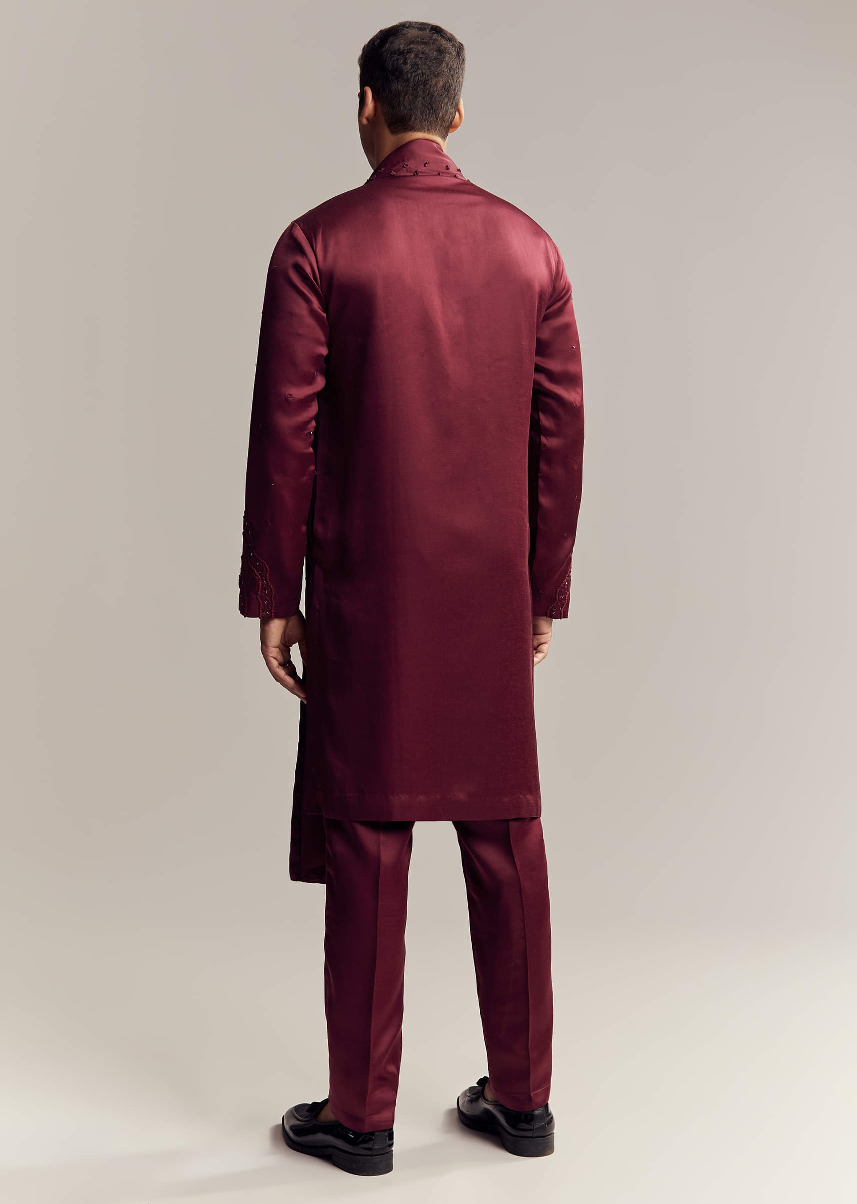 maroon-red-silk-hand-embroidered-kurta-set-for-men-sg321868-5_8.jpg