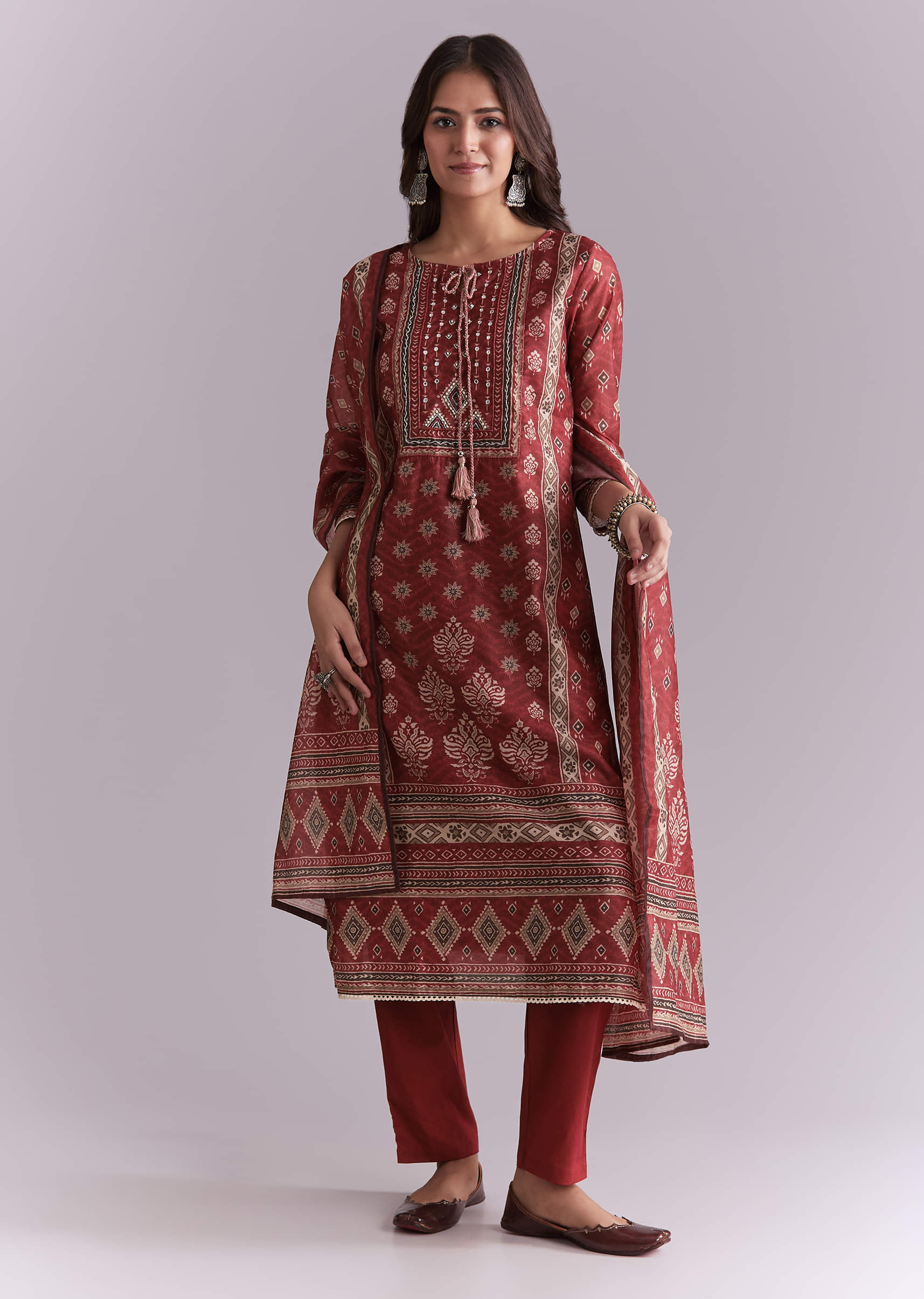 maroon-silk-kurta-set-with-indie-print-sg348661-3.jpg