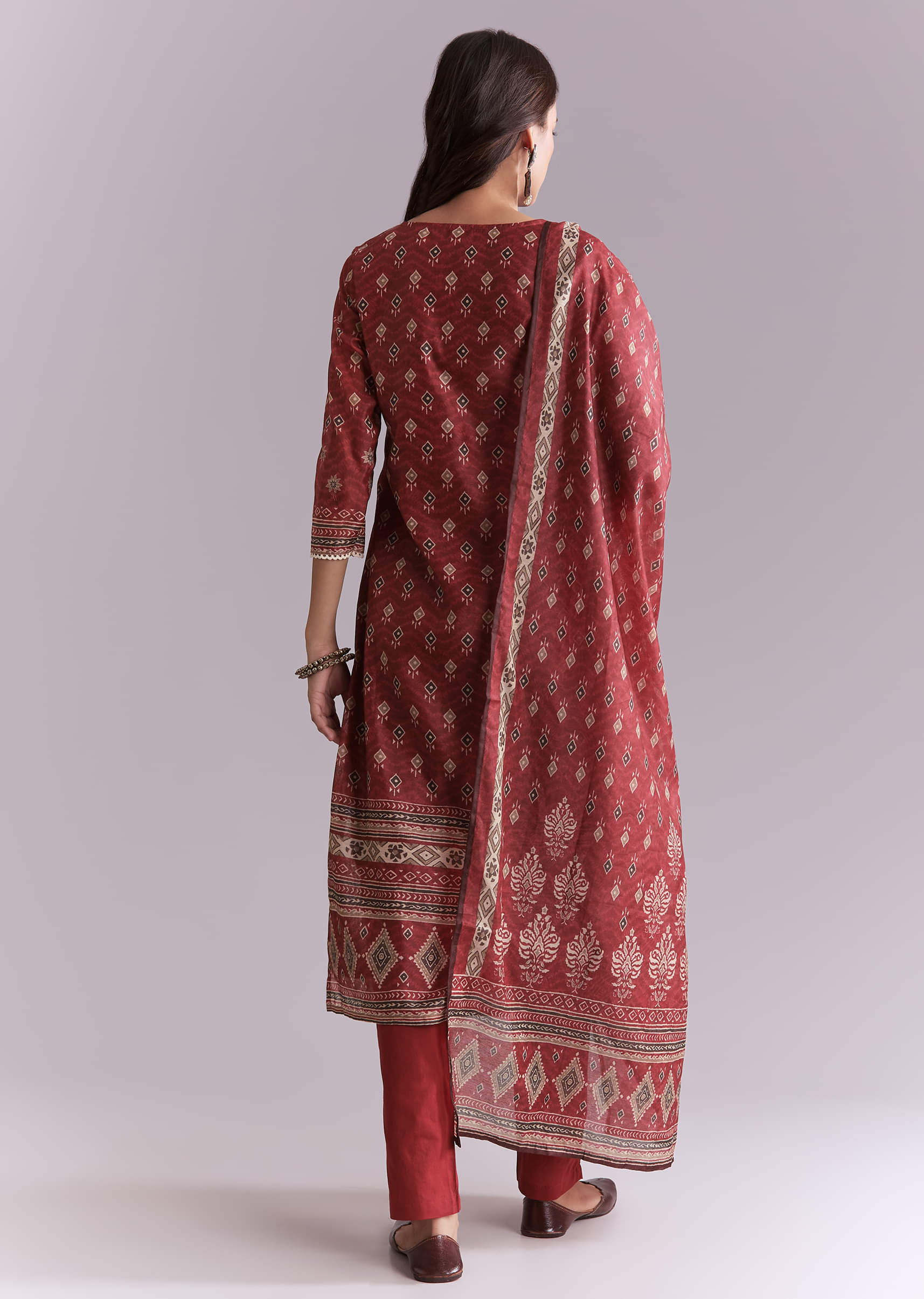 maroon-silk-kurta-set-with-indie-print-sg348661-5.jpg