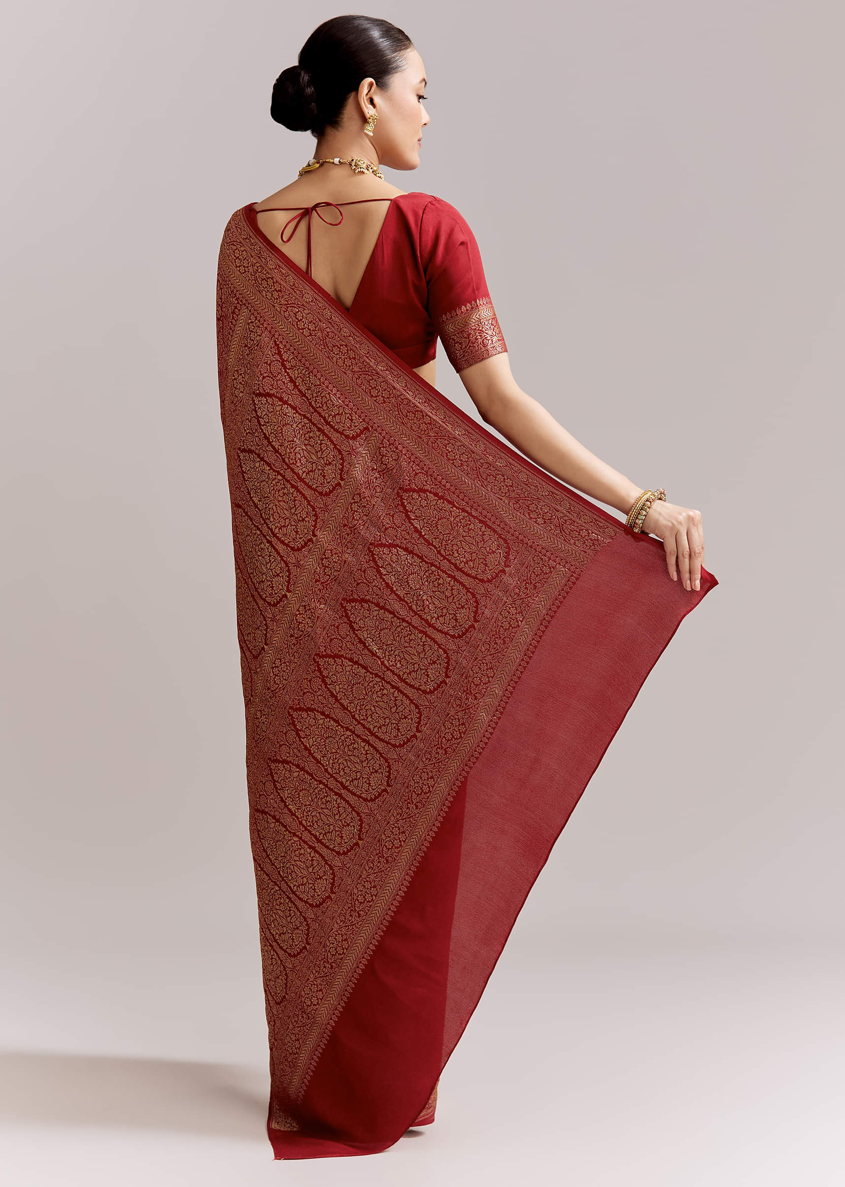 maroon-silk-woven-brocade-saree-with-zari-and-floral-border-sg342168-4.jpg