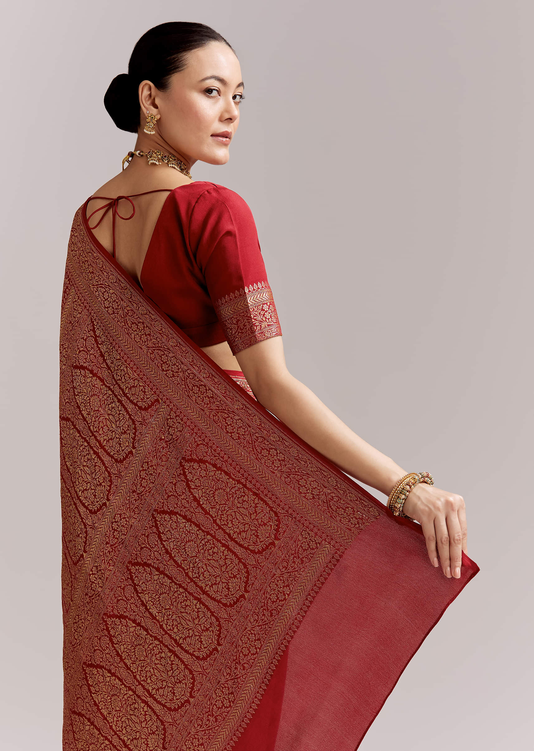 maroon-silk-woven-brocade-saree-with-zari-and-floral-border-sg342168-6.jpg