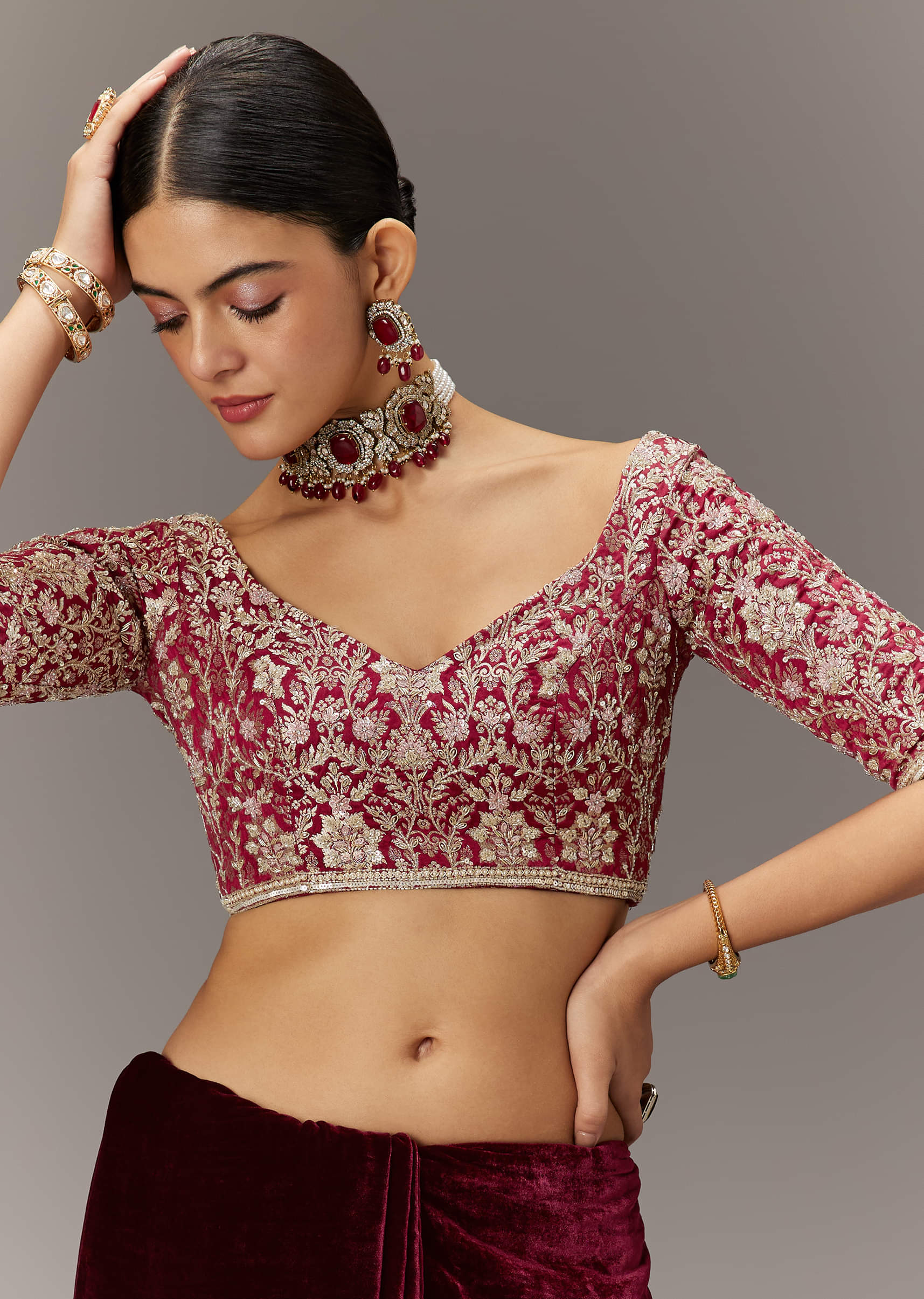 maroon-velvet-saree-with-brocade-embroidered-blouse-sg300067-7_96867714-9caf-4091-9894-2b6f698180cc.jpg