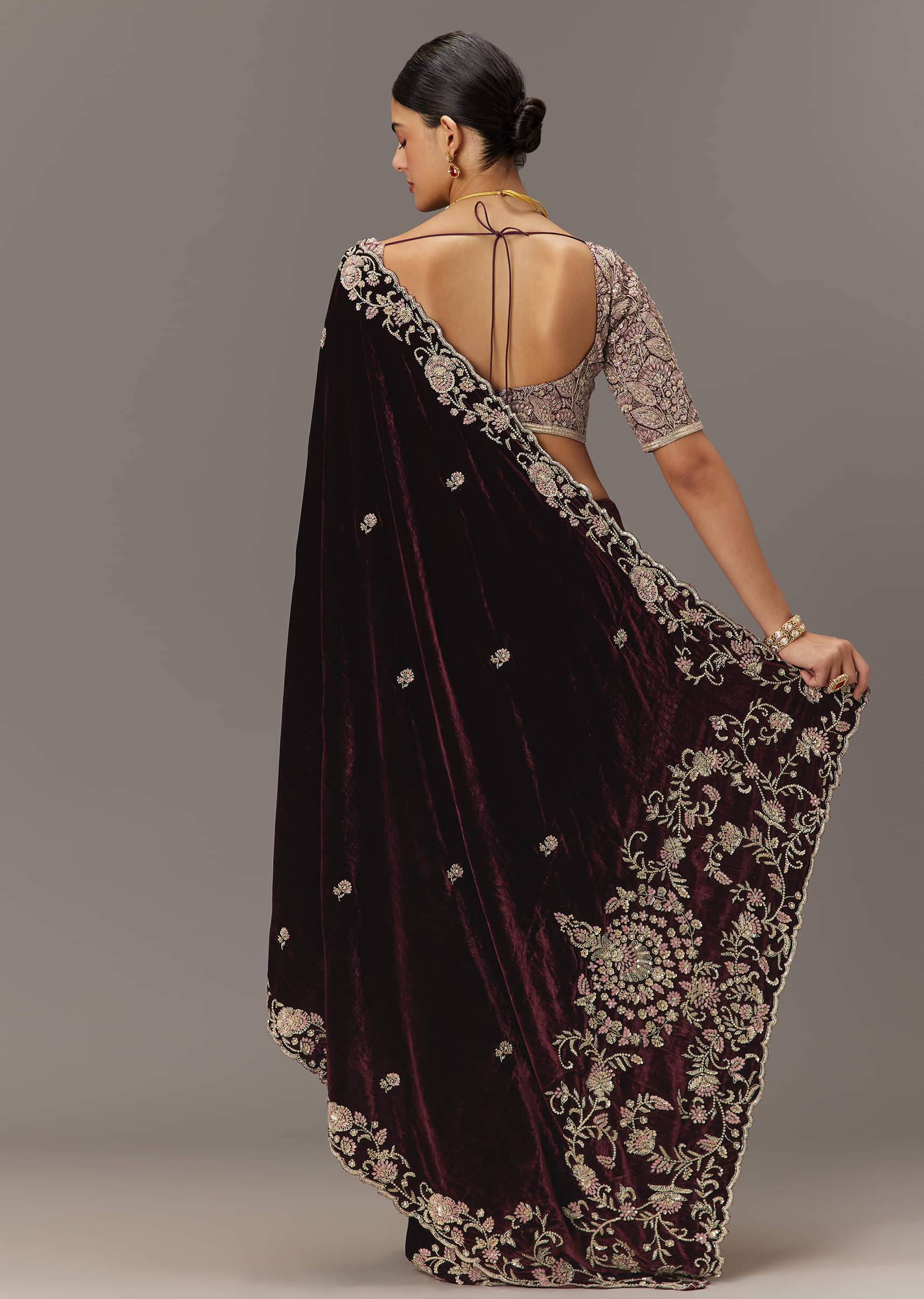 maroon-velvet-saree-with-brocade-embroidered-blouse-sg300069-4_40c84744-6a22-4cd0-870a-e75d48af6e7e.jpg