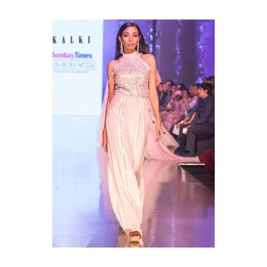 mauve-pink-halter-neck-jumpsuit-with-embroidered-bodice-only-on-kalki-485828_3__1_ccb98c2d-288a-47ad-ac25-6e19aae3129a.jpg