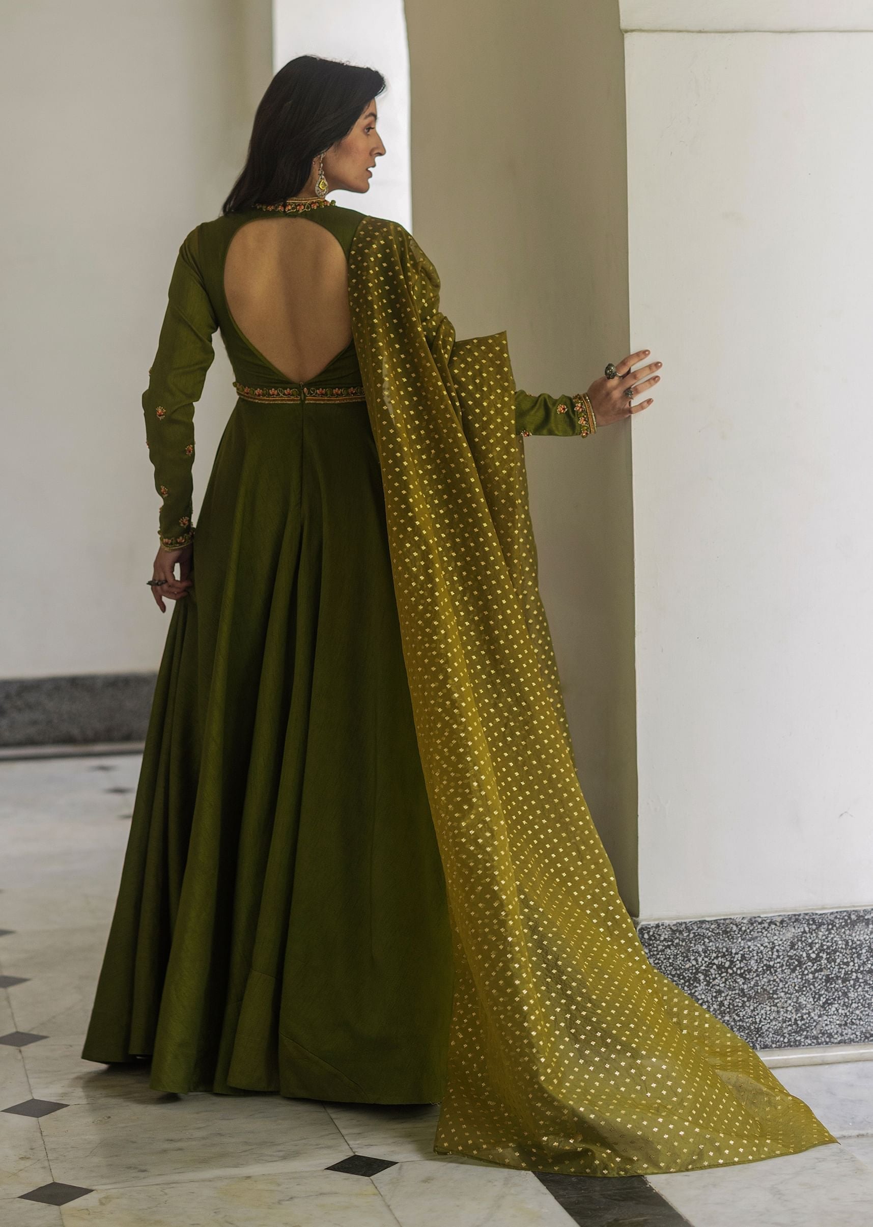 mehendi-green-tussar-anarkali-suit-with-cutdana-embroiderykalki-sg303696-5_a67ec1cd-f0d3-4943-bef3-1f471874e706.jpg