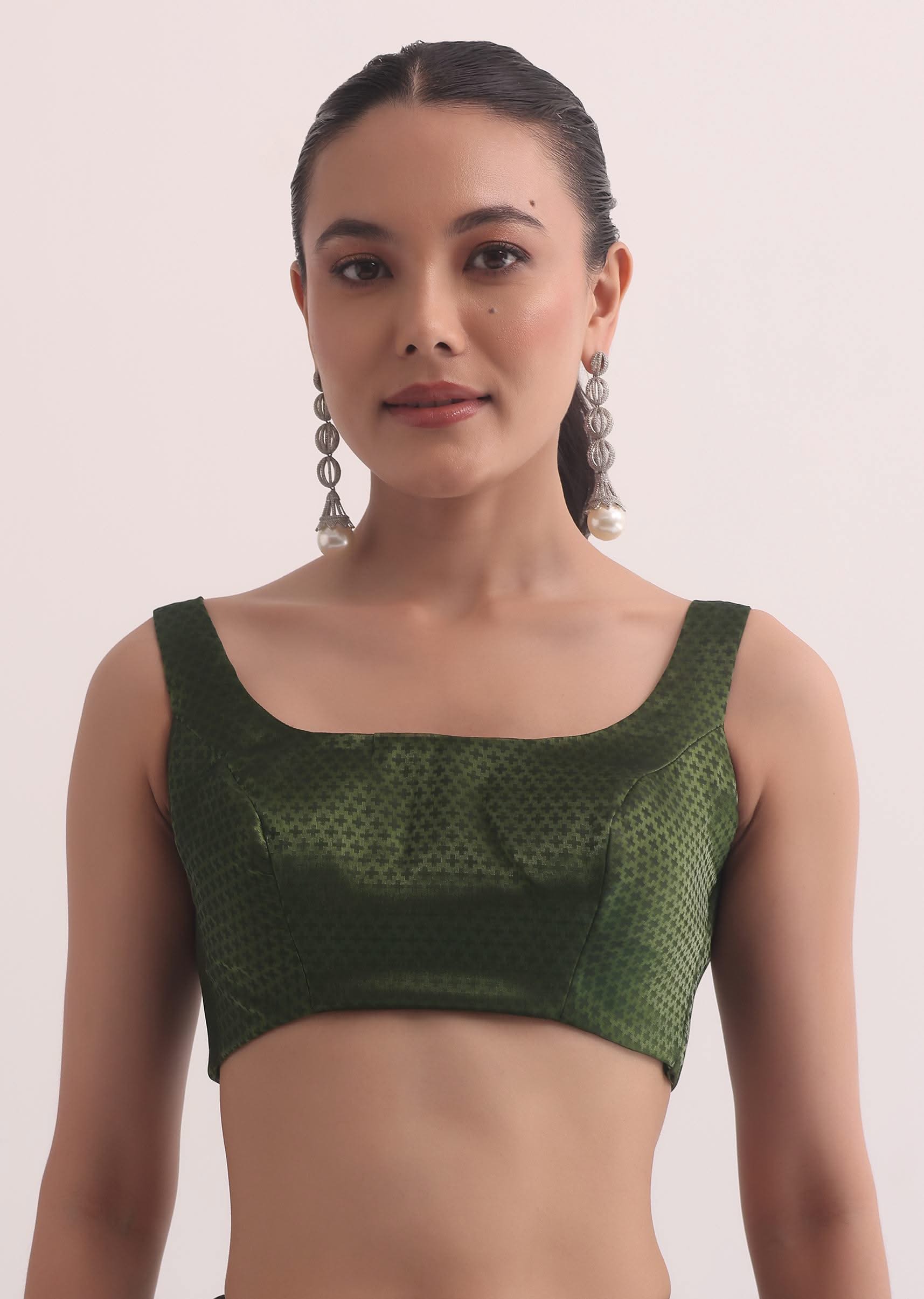 mehendi_green_jacquard_saree_in_cutdana_embroidery_with_unst-sg214317_11_f4bced77-56fe-4e8a-bde2-21720a357702.jpg