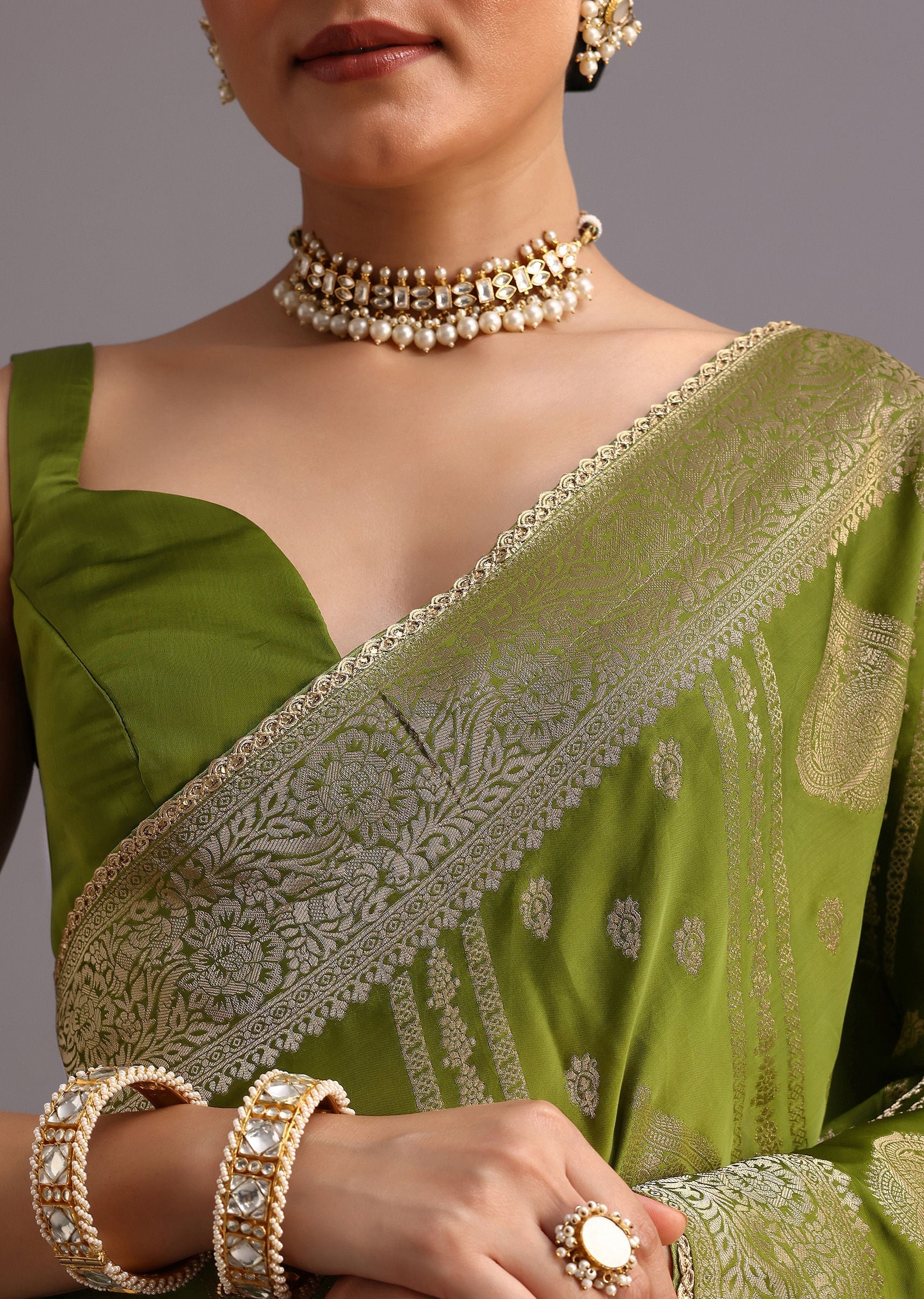 mehendi_green_zari_woven_satin_silk_saree_and-sg264704_11_1bc72677-97d8-4b62-b807-838c369f096b.jpg