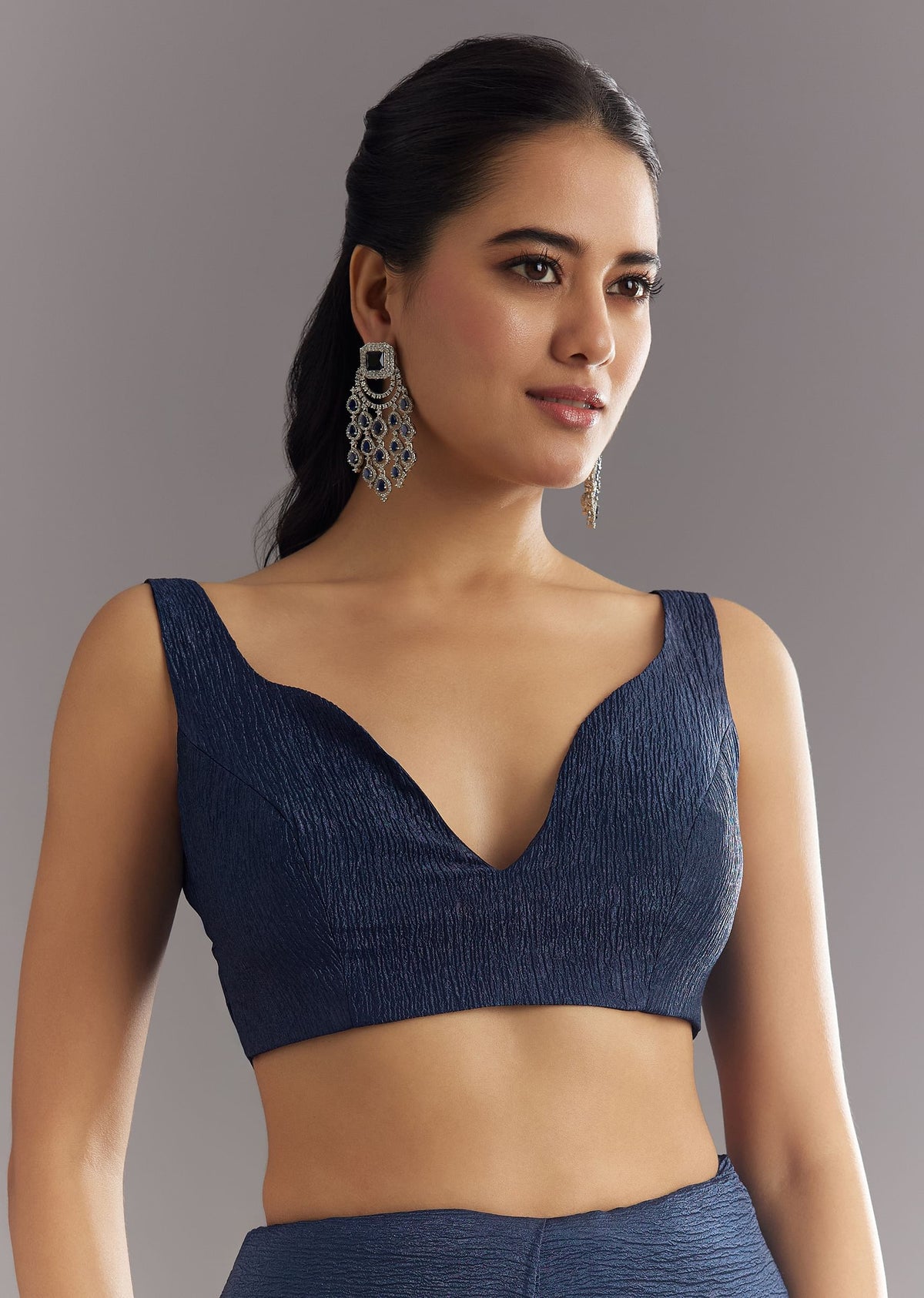 midnight-blue-crushed-tissue-saree-with-stones-cutdana-embroidered-scallop-border-sg296153-7_572905d9-5074-42ae-8f14-f86c0006d94e.jpg