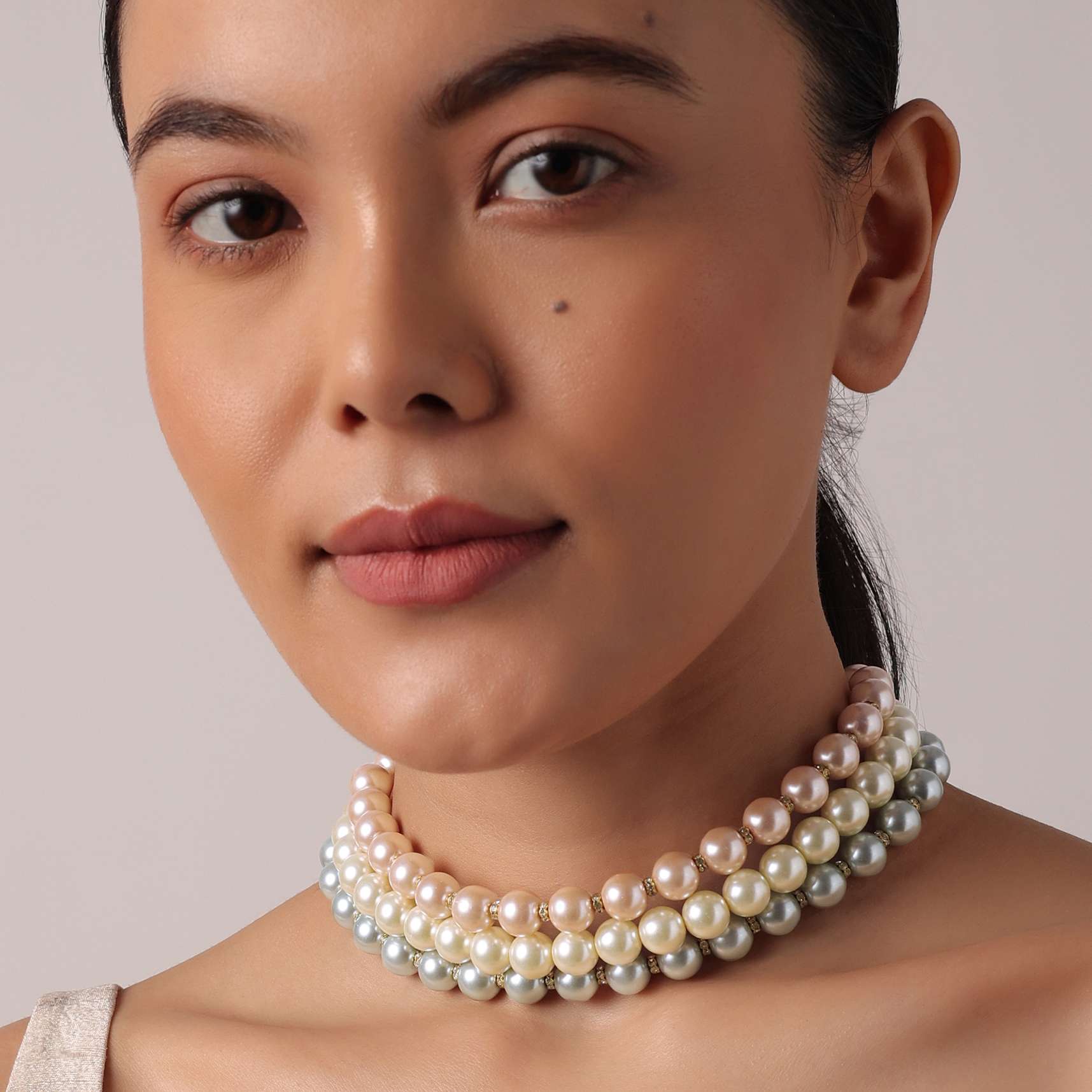 multicolor_three_layered_pearl_choker-sg194325_1_af043686-3be7-45c3-aceb-c99401529586.jpg